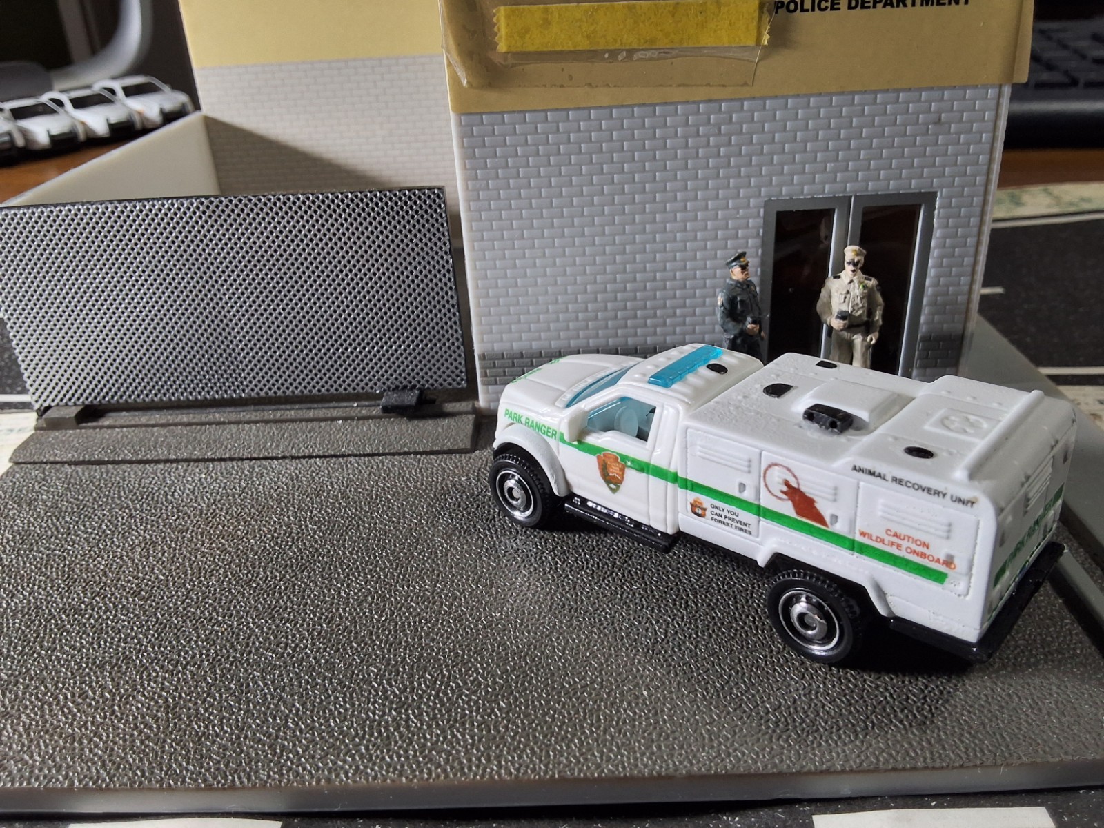Matchbox Police CUSTOM FORD F-150 U.S. PARK RANGER ANIMAL RECOVEREY unit
