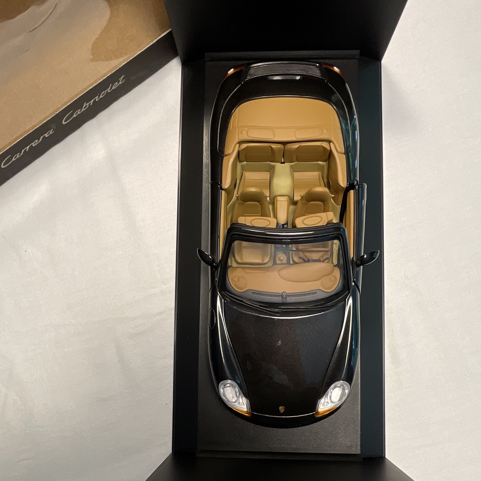 Porsche 1:18 911 Carrera Cabriolet 996 Diecast Car Black/Tan Opening Doors