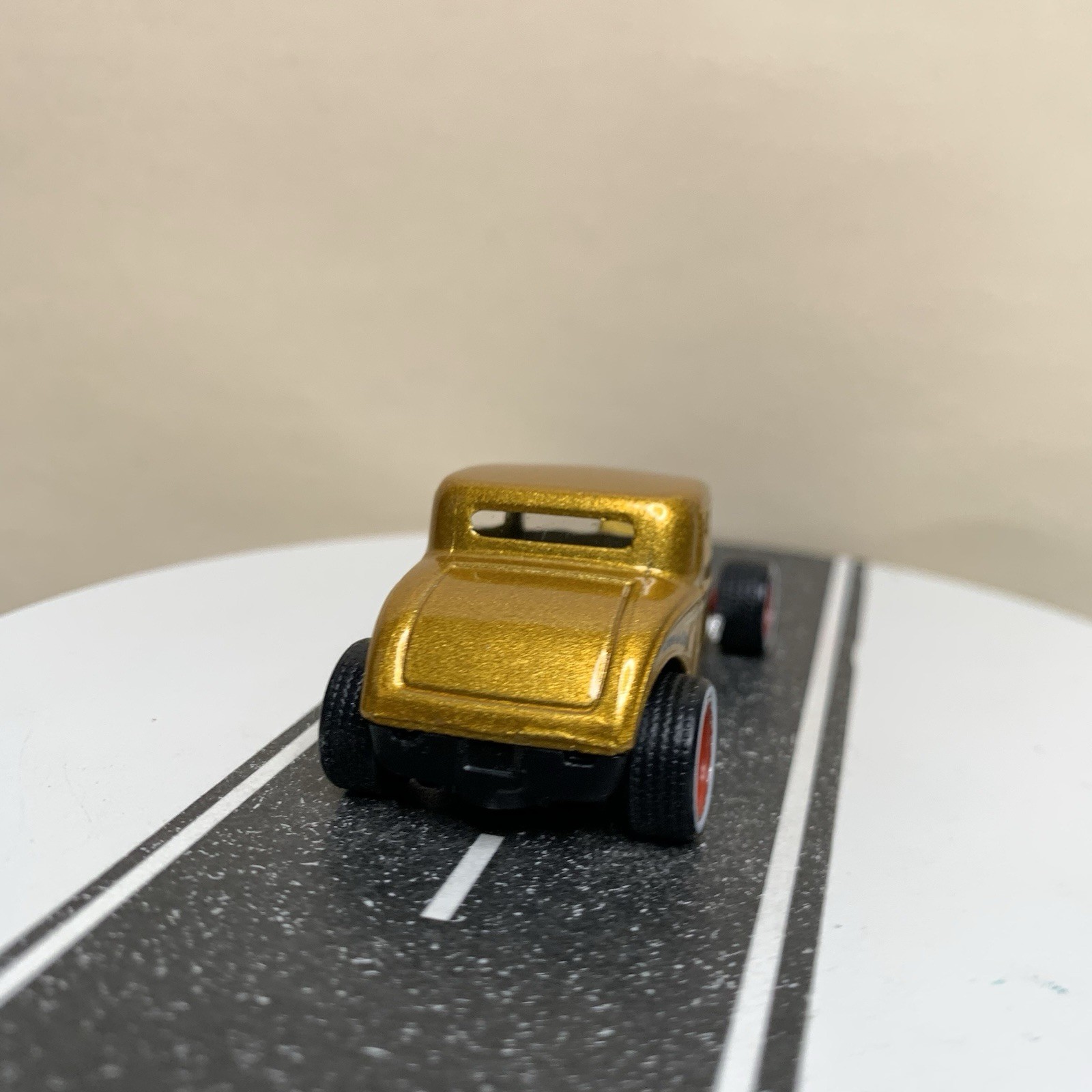 CUSTOM Hot Wheels 1932 Ford Coupe Gold Metallic w/Red Steelie White Wall RR 1:64