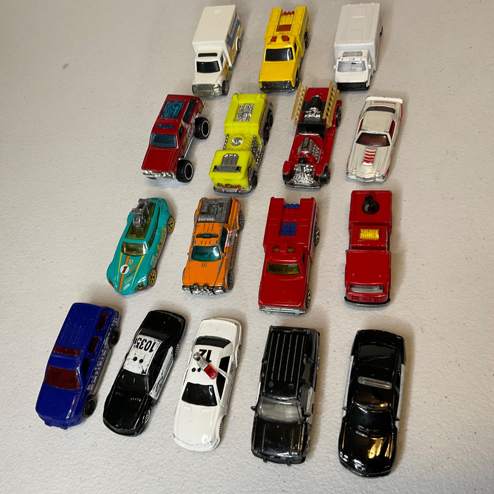 Hot Wheels Emergency Vehicle Lot of 16 Police Fire Rescue Ambulance Cars Trucks