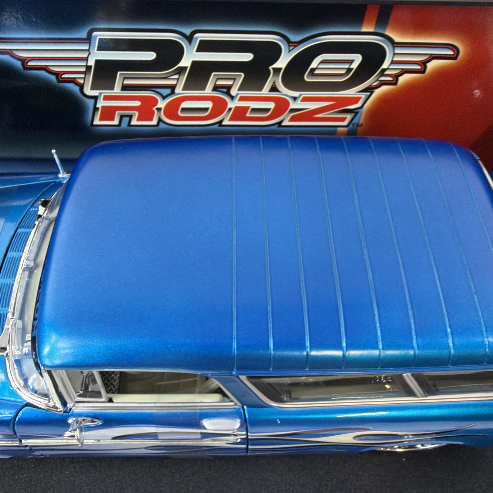 1/18 Scale Maisto Pro Rodz 1955 Chevrolet Nomad Blue With Blue Roof And Flames.