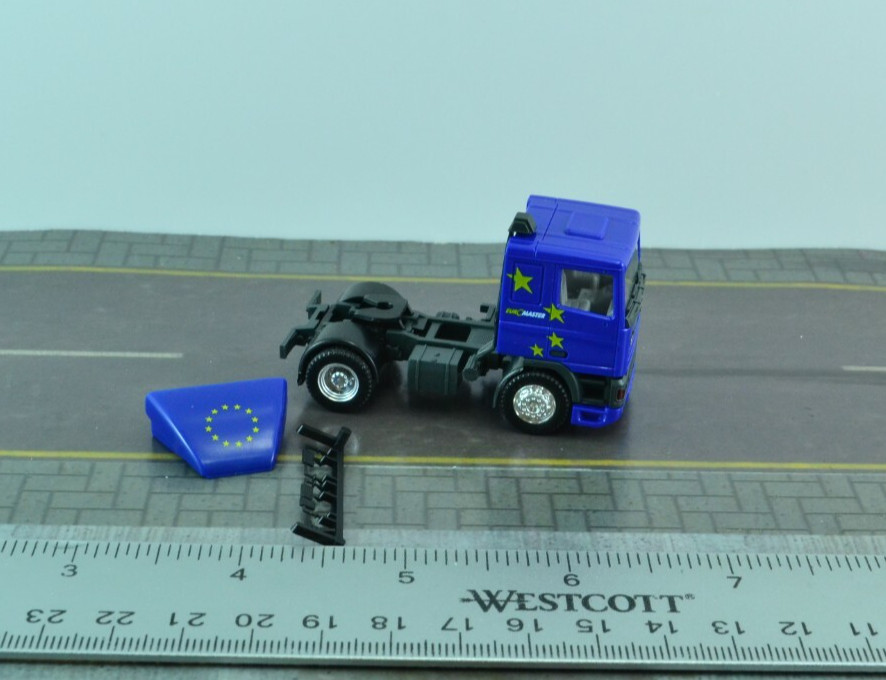 Herpa DAF 95 Tractor Unit Truck Euro Master Blue 1:87 Scale (HO5323)