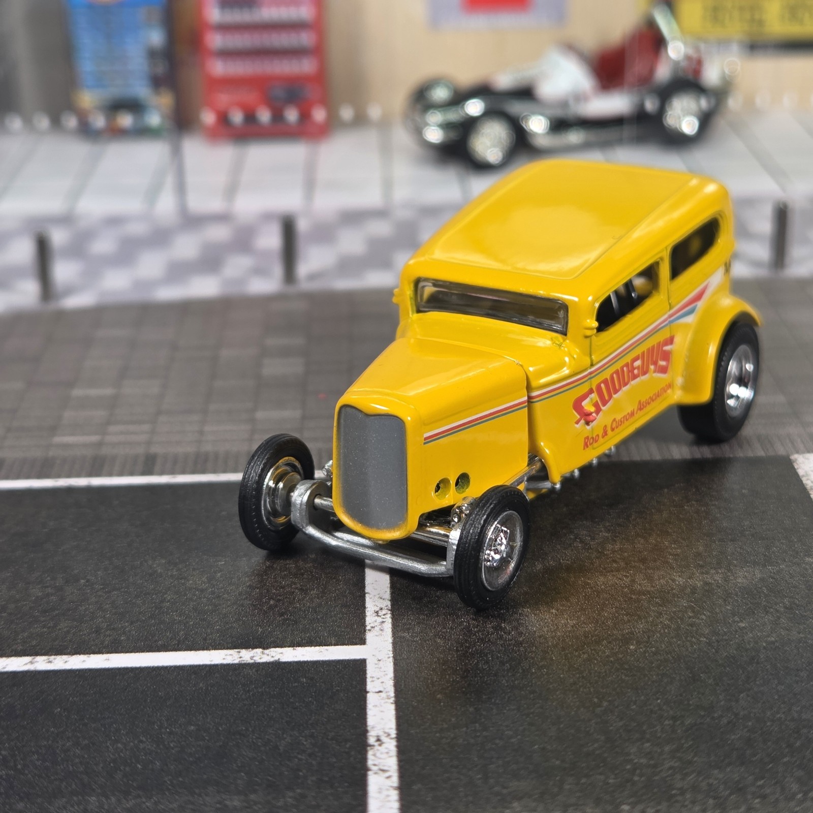 1:64 Hot Wheels LE 1932 32 Ford Vicky Yellow Goodguys Rod & Custom Association
