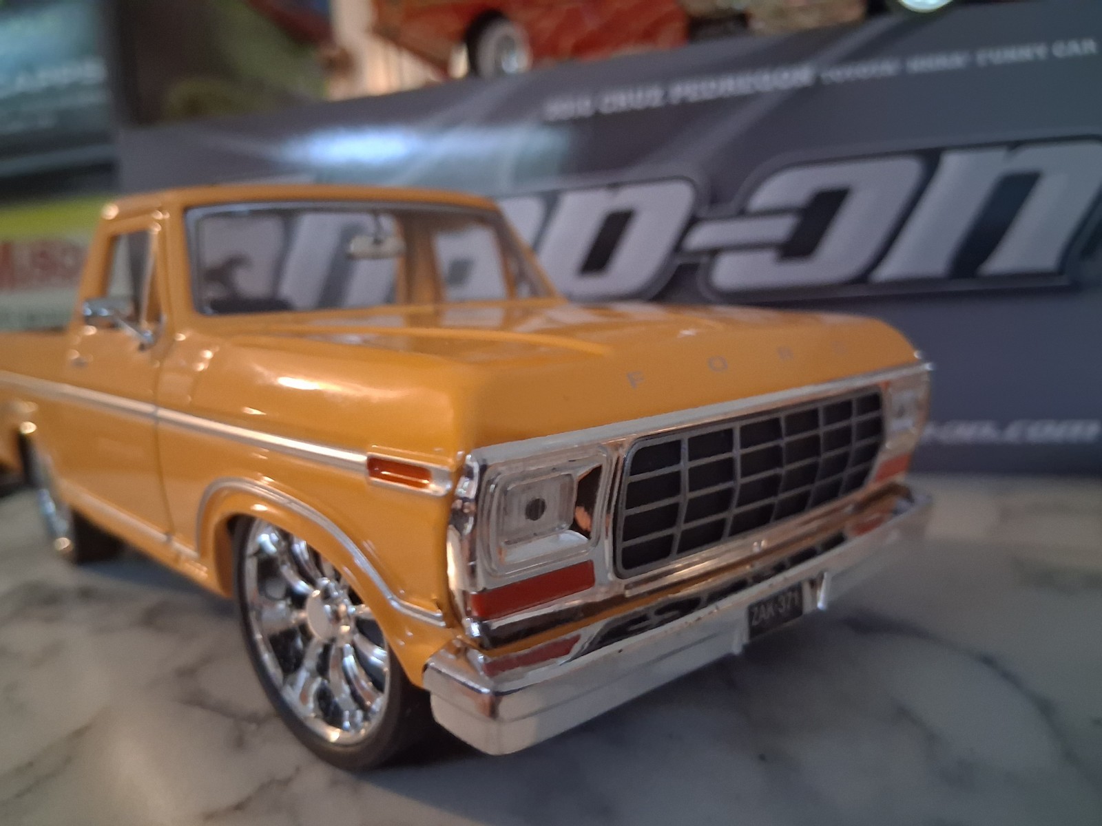 ( Custom Built) 1.24scale Diecast Custom 78 Ford BRONCO SLAMMED( Read Ad Plz)
