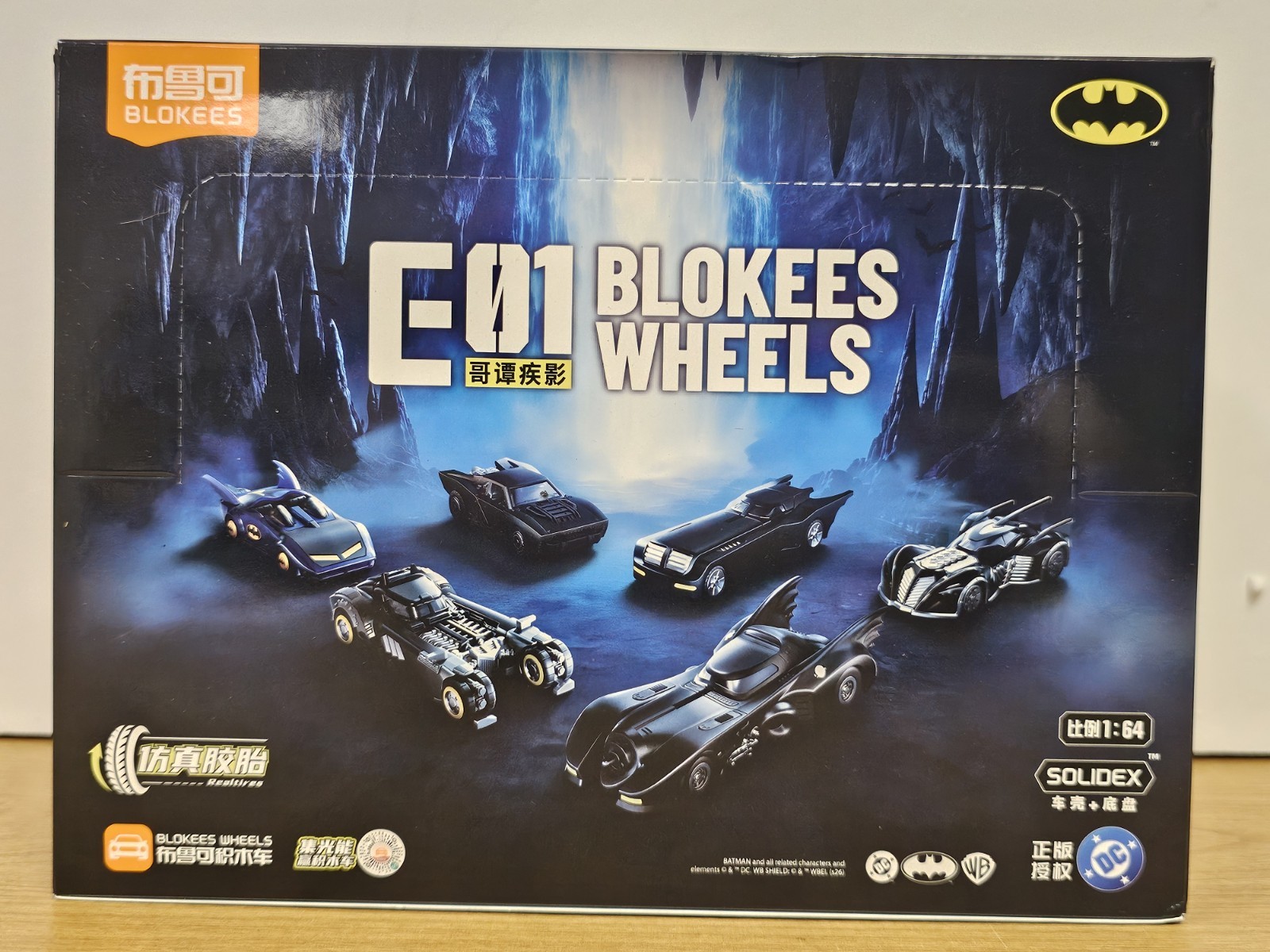 US Seller! Blokees Wheels E01 White Knight Batmobile Batman Comic 1:64 Model