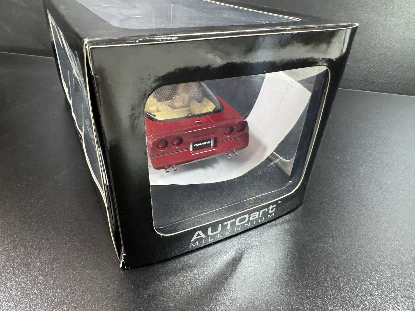 Auto Art Millennium 1986 Chevrolet Corvette Red 1:18 Diecast