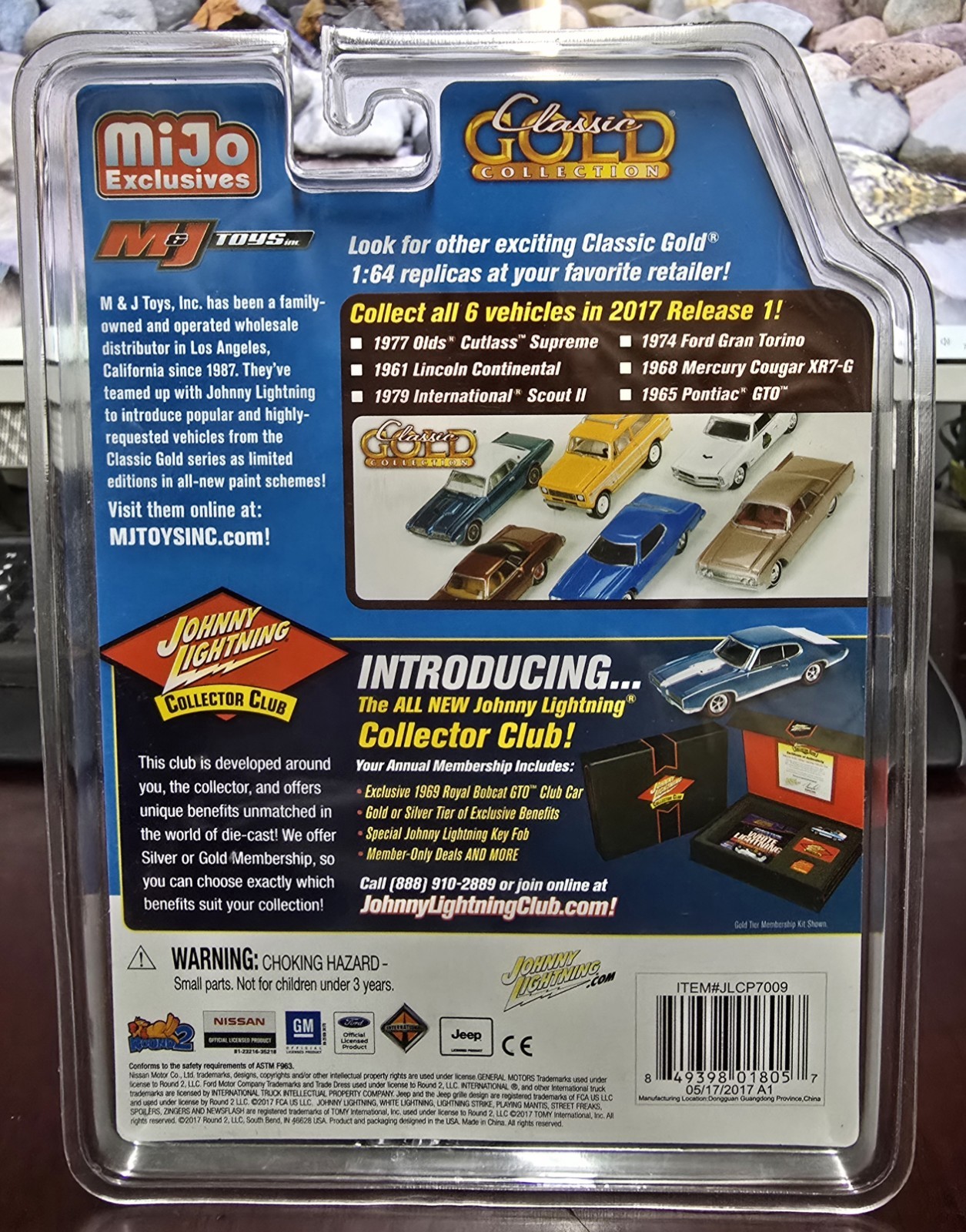 Johnny Lightning Mijo Exclusive Classic Gold Collection 1981 Jeep Wagoneer