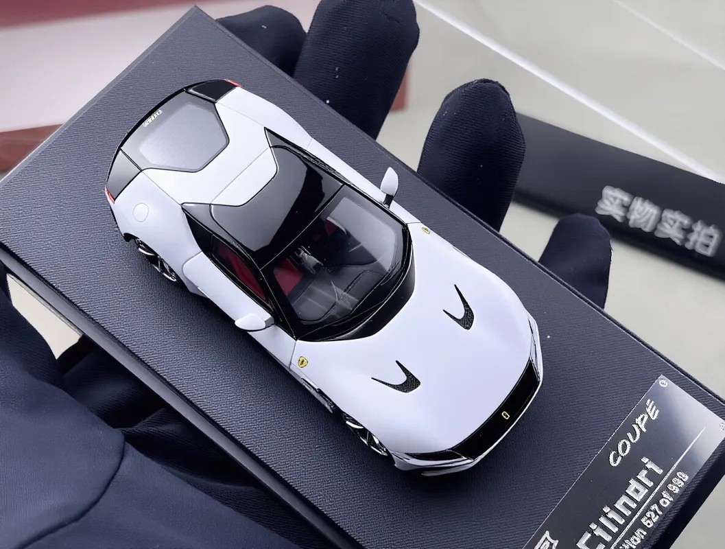 PK 1:64 White 12 Cilindri Coupe Sports Model Diecast Metal Car