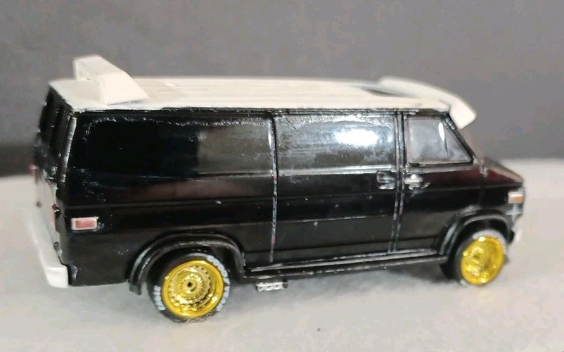 Greenlight ( CUSTOM) 1978 GMC VANDURA VAN