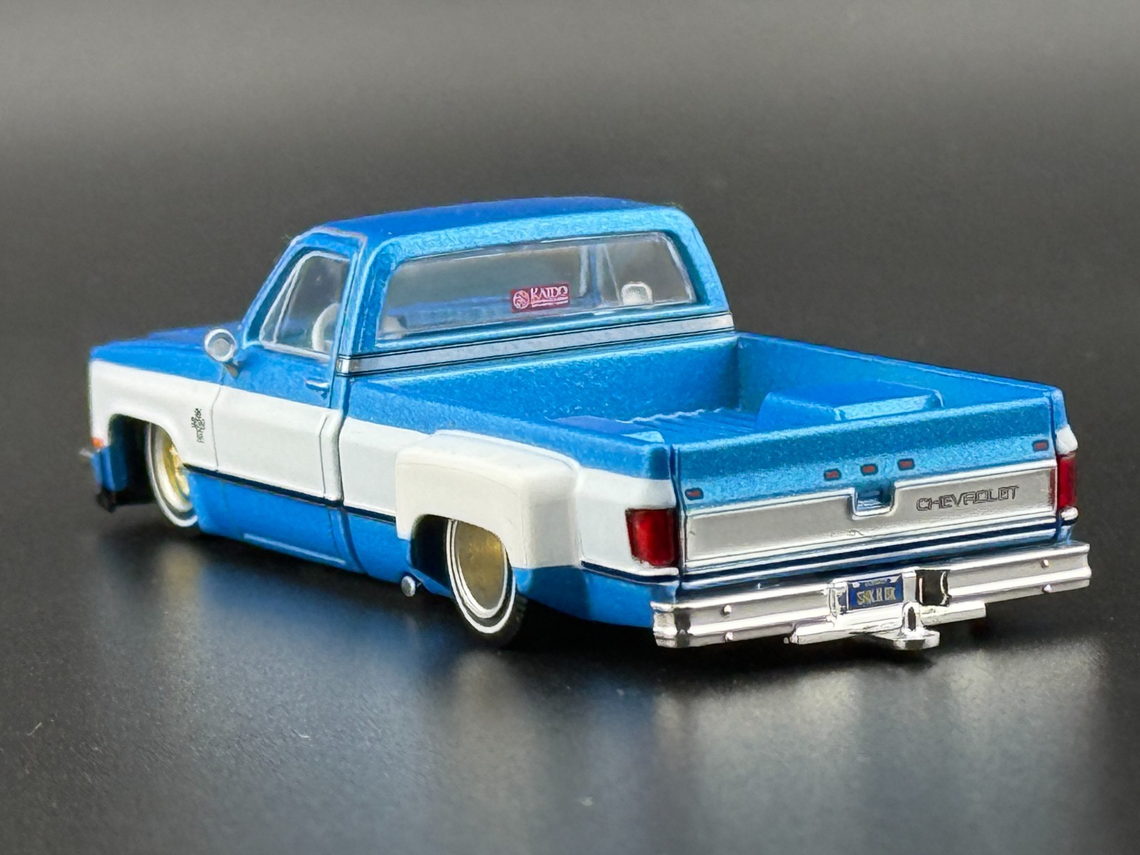 Kaido House x Mini GT Chevy Silverado Dually Vintage Spec V1 #192 1/64