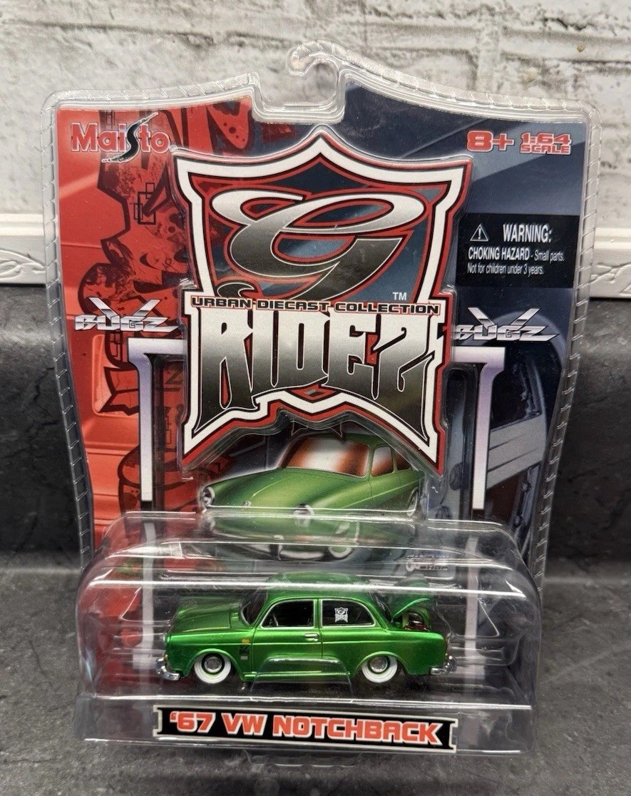 Maisto Urban Diecast Ridez Bugz (2006) Green ’67 VW Notchback Toy Car