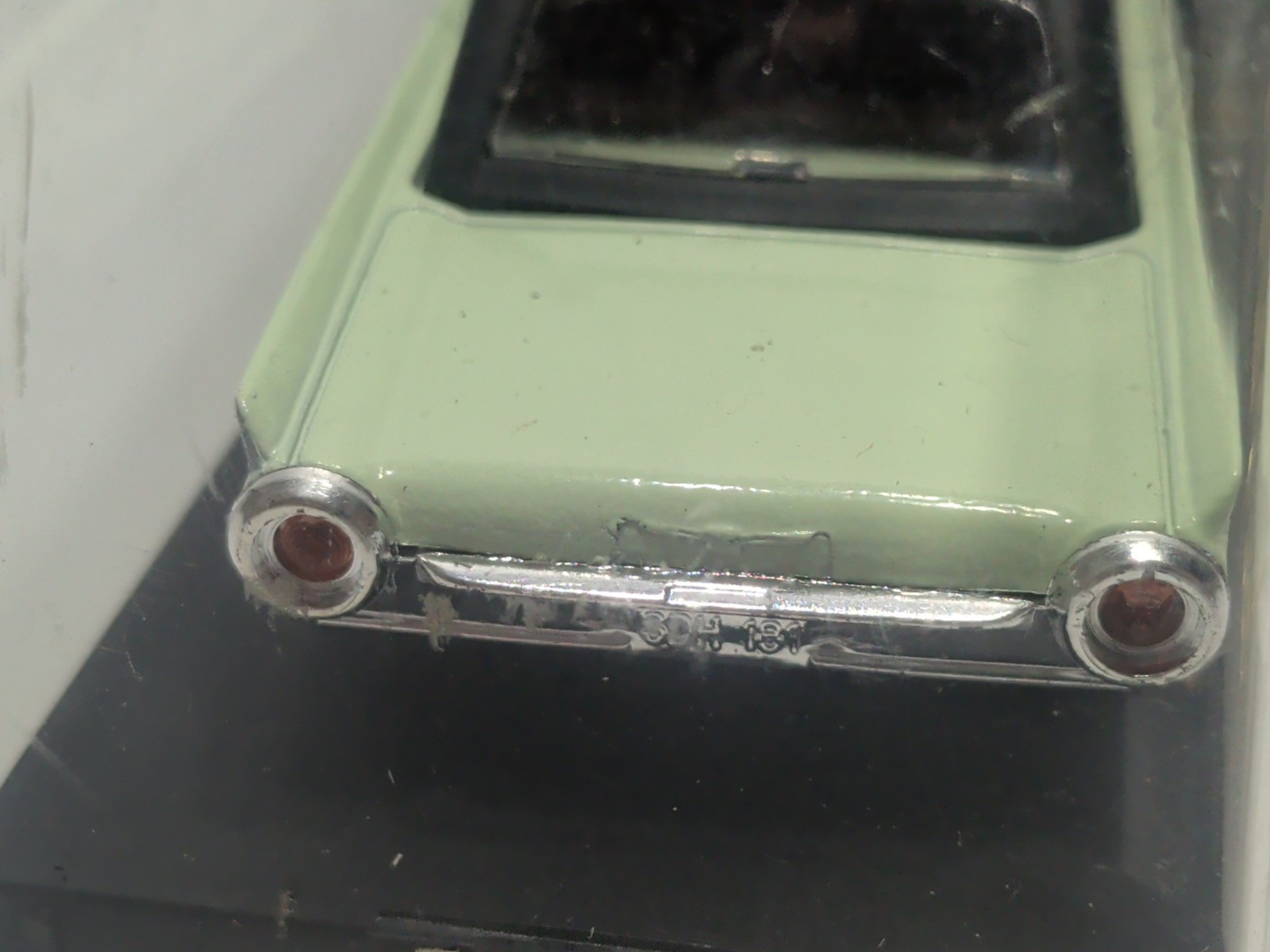 ✨VINTAGE✨ Solido Age d’or #4505 1961 Ford T-Bird in Display Case 1/43 Scale
