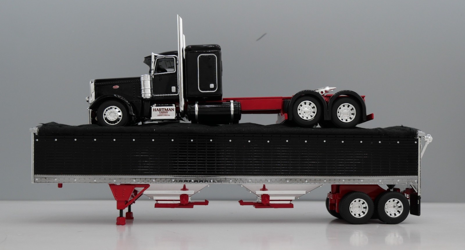 DCP 1/64 American Dream Hartman Peterbilt 389 Wilson Grain 60-2274 Farm Toy
