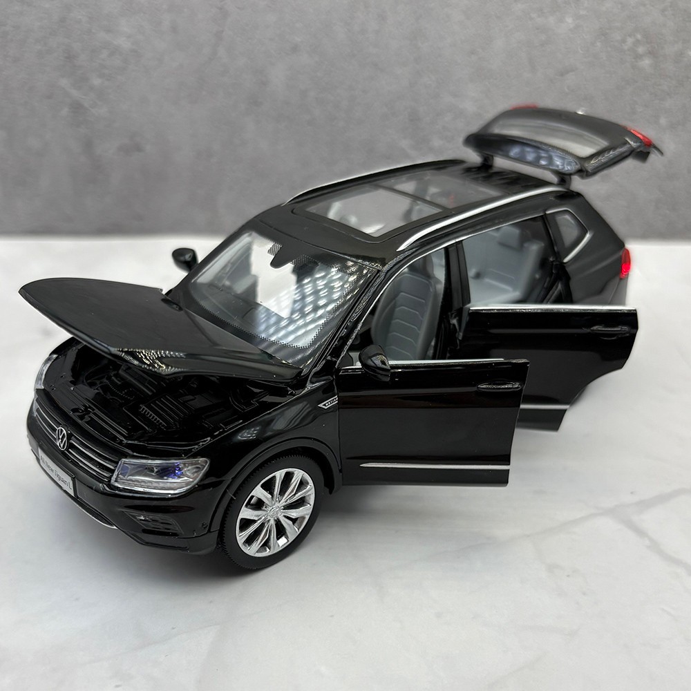 2024/2026 VW Tiguan-L 1:32 Scale Diecast Model – Black – VW Licensed – With Box