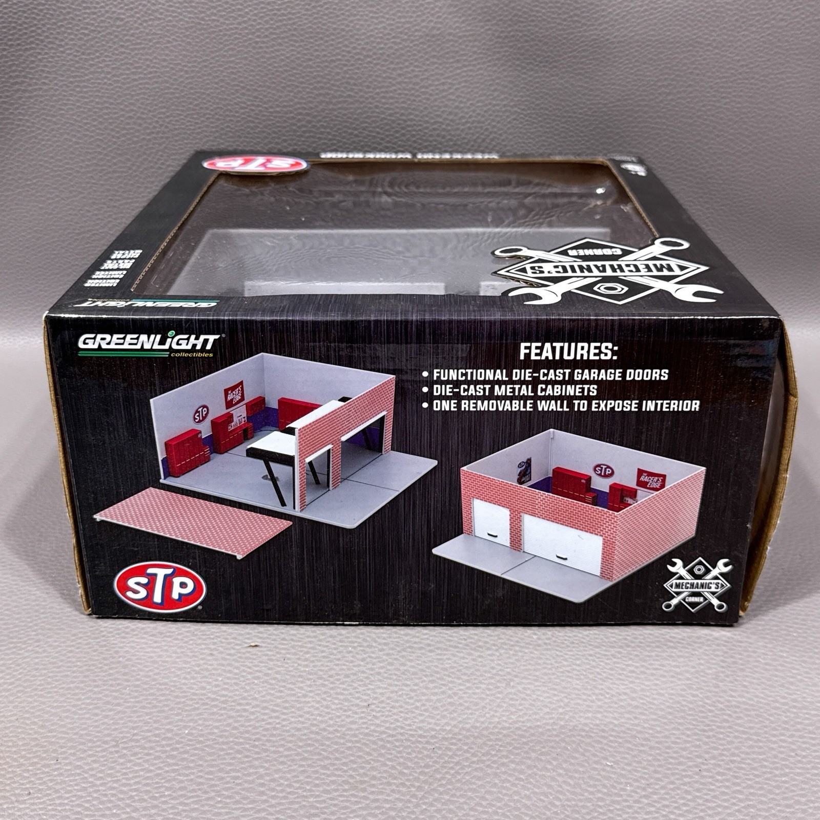 Greenlight Mechanic’s Corner STP Weekend Workshop 1:64 Scale Diorama & Figures