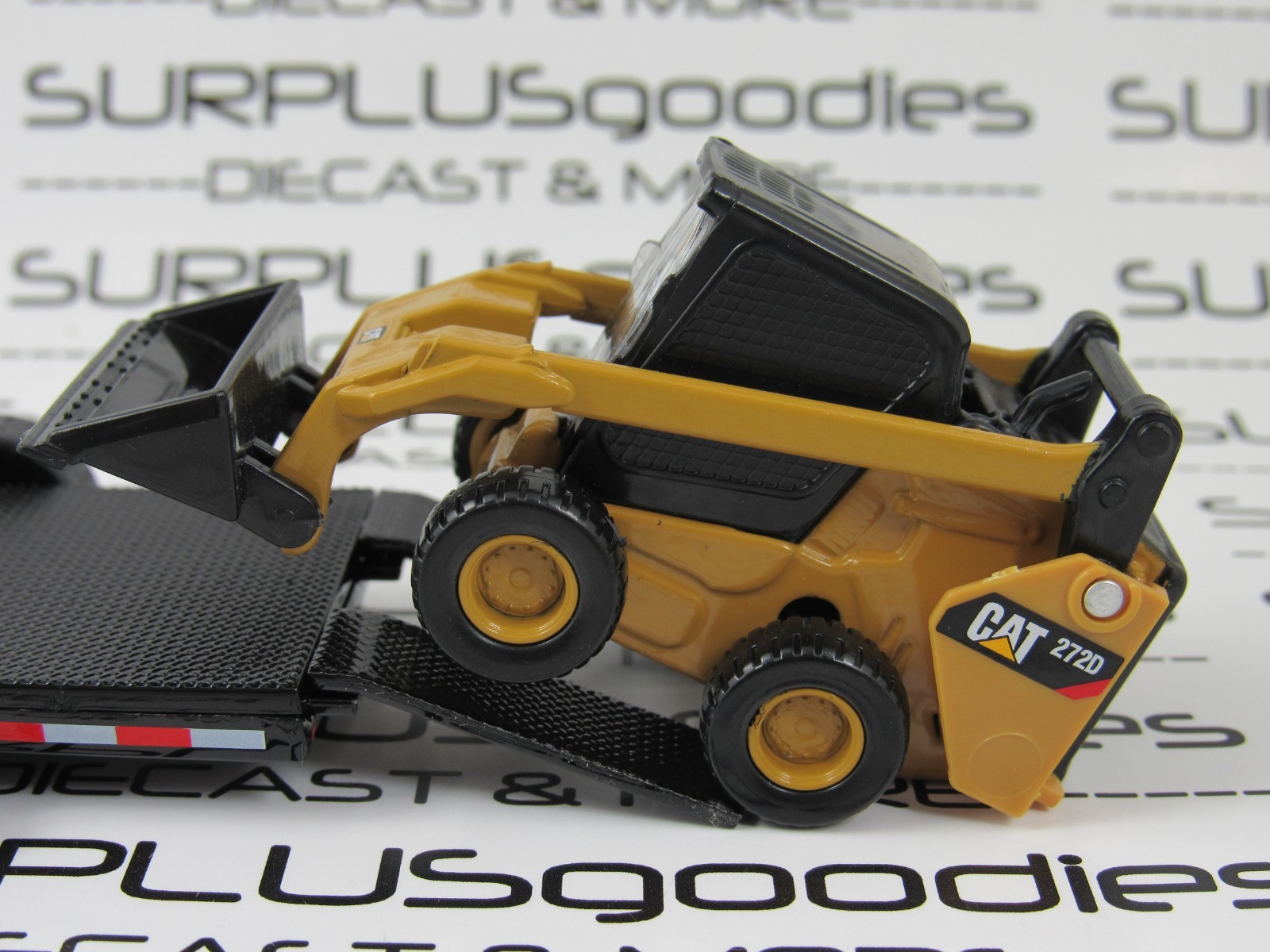 Diecast Masters 1:64 Caterpillar CAT 272D2 SKID STEER LOADER w/Trailer Tow Rig