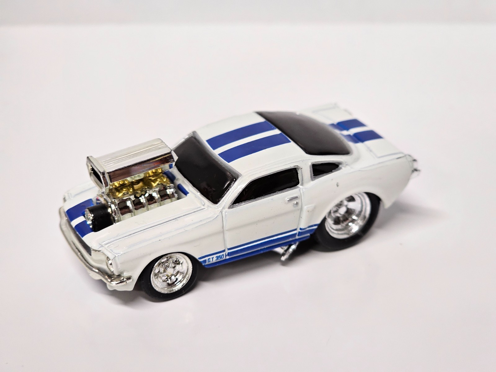 Muscle Machines 1966 Ford Mustang GT 350 Blue & White 1/64