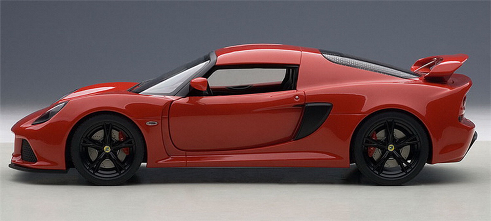 AUTOart 1:18 Lotus Exige S Red Diecast Model Car – Collect NIB Gift for Car Fans