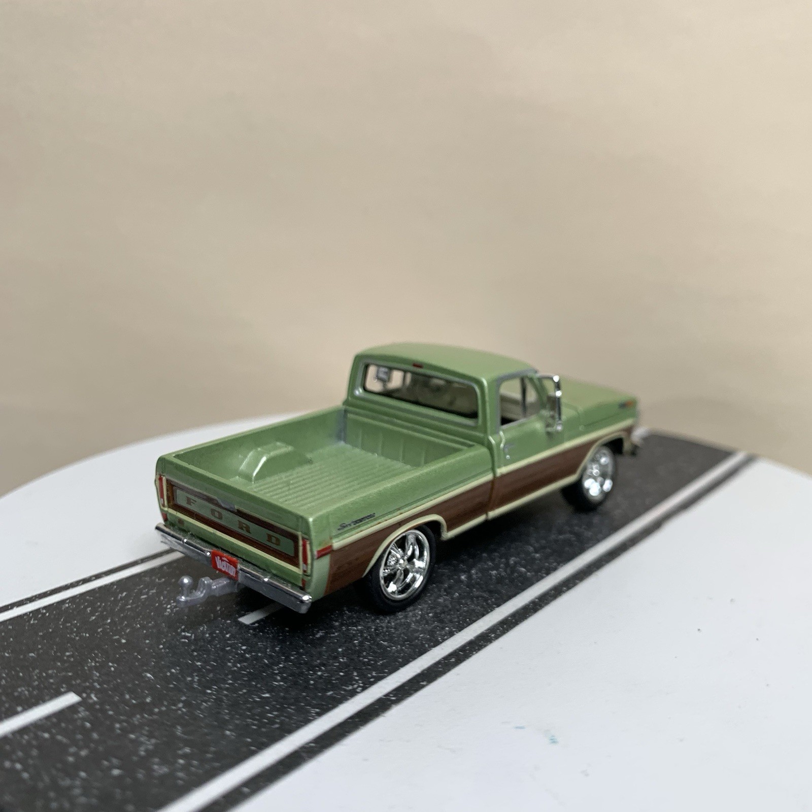 Greenlight 1972 Ford F-100 Pickup Truck Green w/Wood Panel Detail 1:64 NM