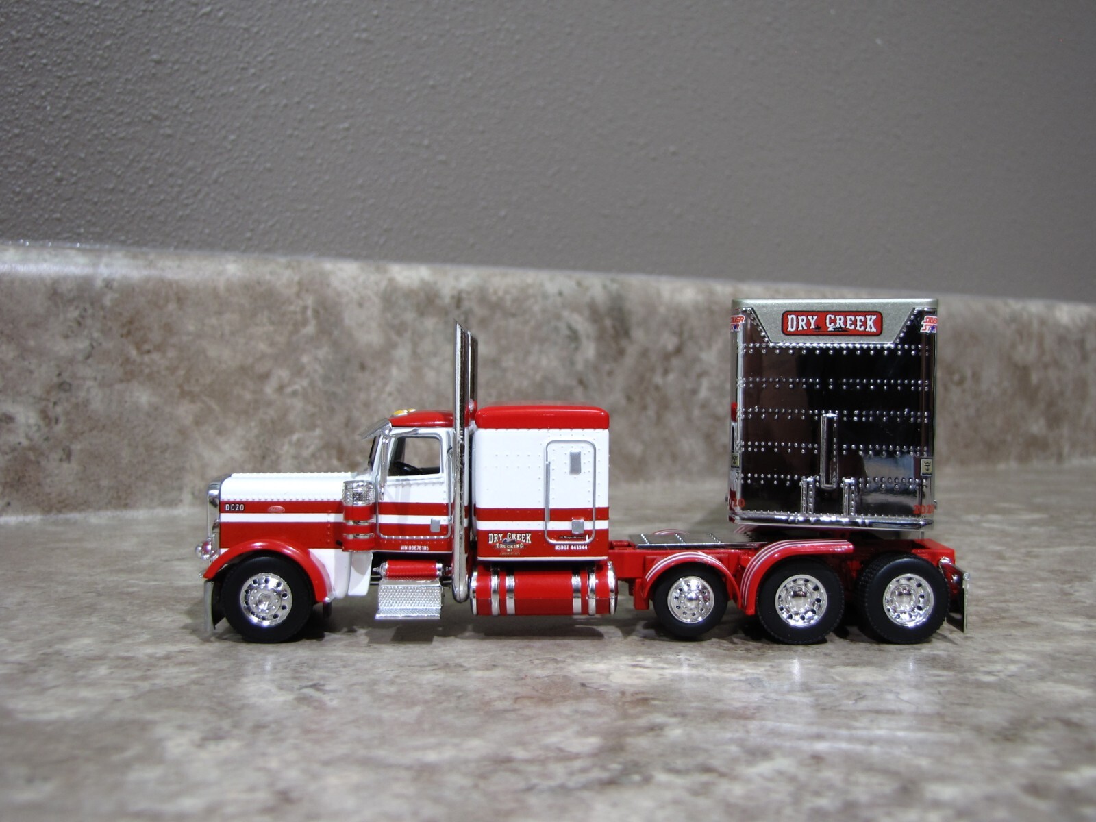 DCP 1/64 Dry Creek Red White Tri-Axle Peterbilt 389 Wilson Livestock 60-1050