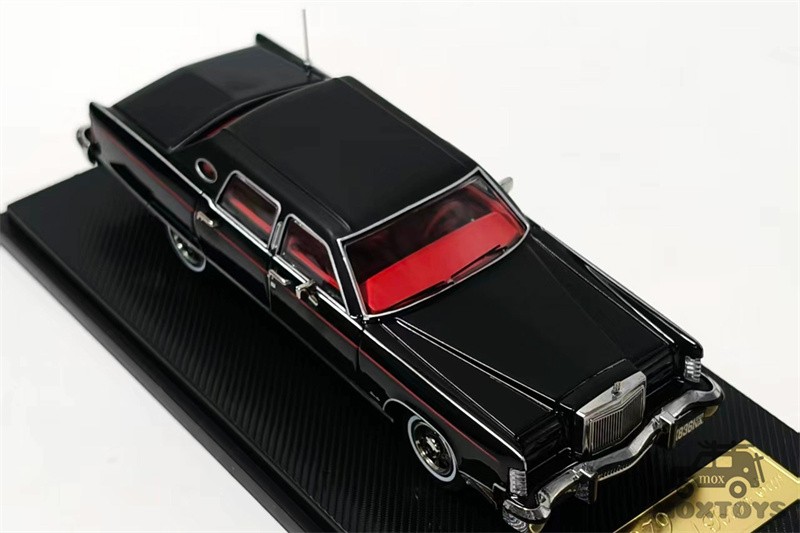Turning Crush x SunStar 1:64 1979 Lincoln Continental Town Car Diecast Model Car