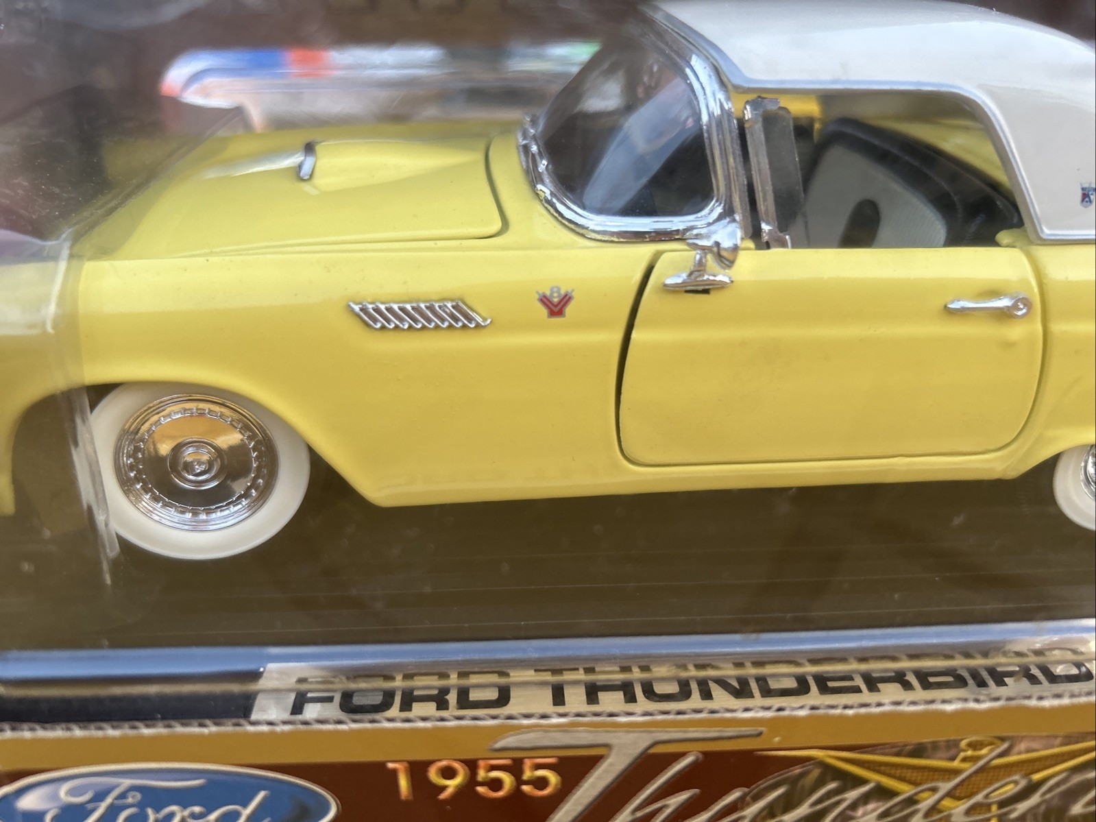 Road Legends Yat Ming 1955 Thunderbird Yellow removable top scale 1:18 Used