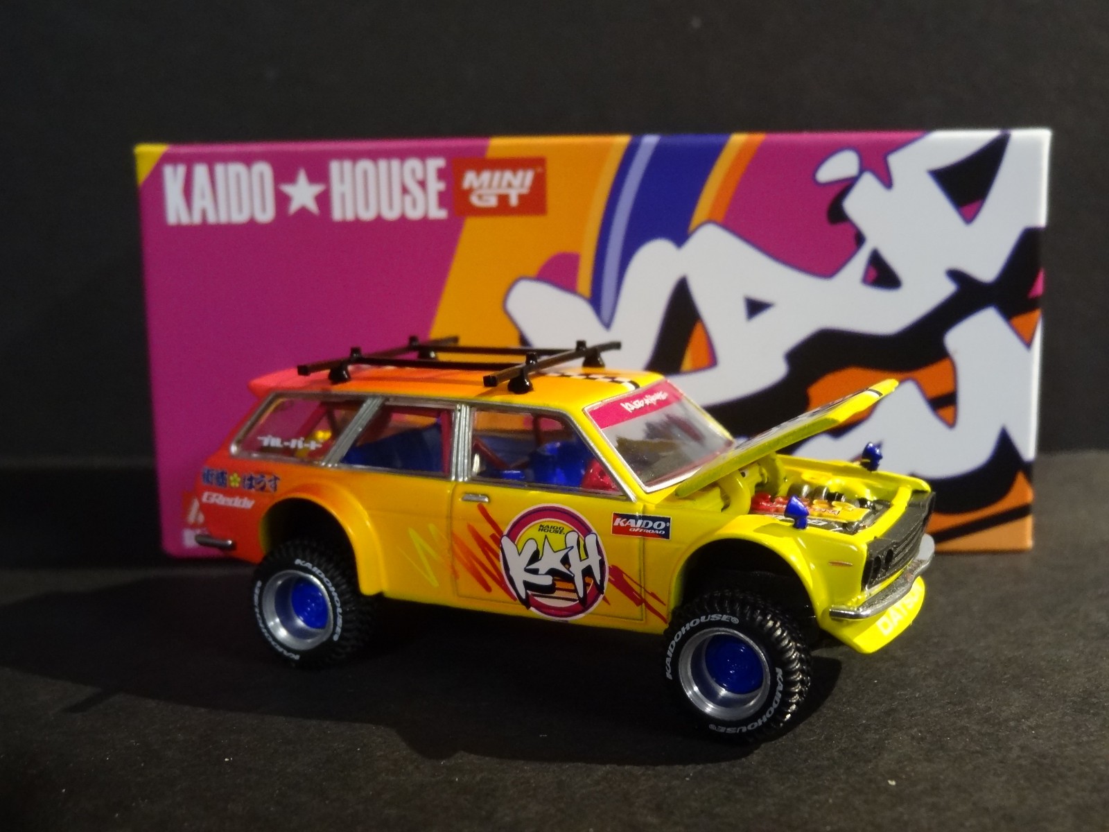 KAIDO HOUSE x MINI GT – DATSUN 510 WAGON 4X4 KAIDO ISLANDS V1 #KHMG210 -SEALED