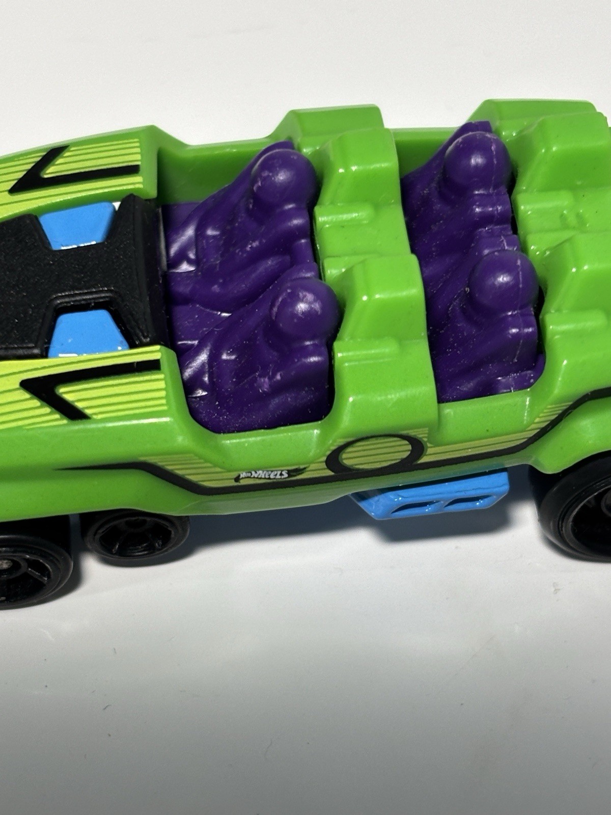 Hot Wheels2014 Loopster Green 1:64 Diecast 2 3/4″ Roller Coaster Car W Riders