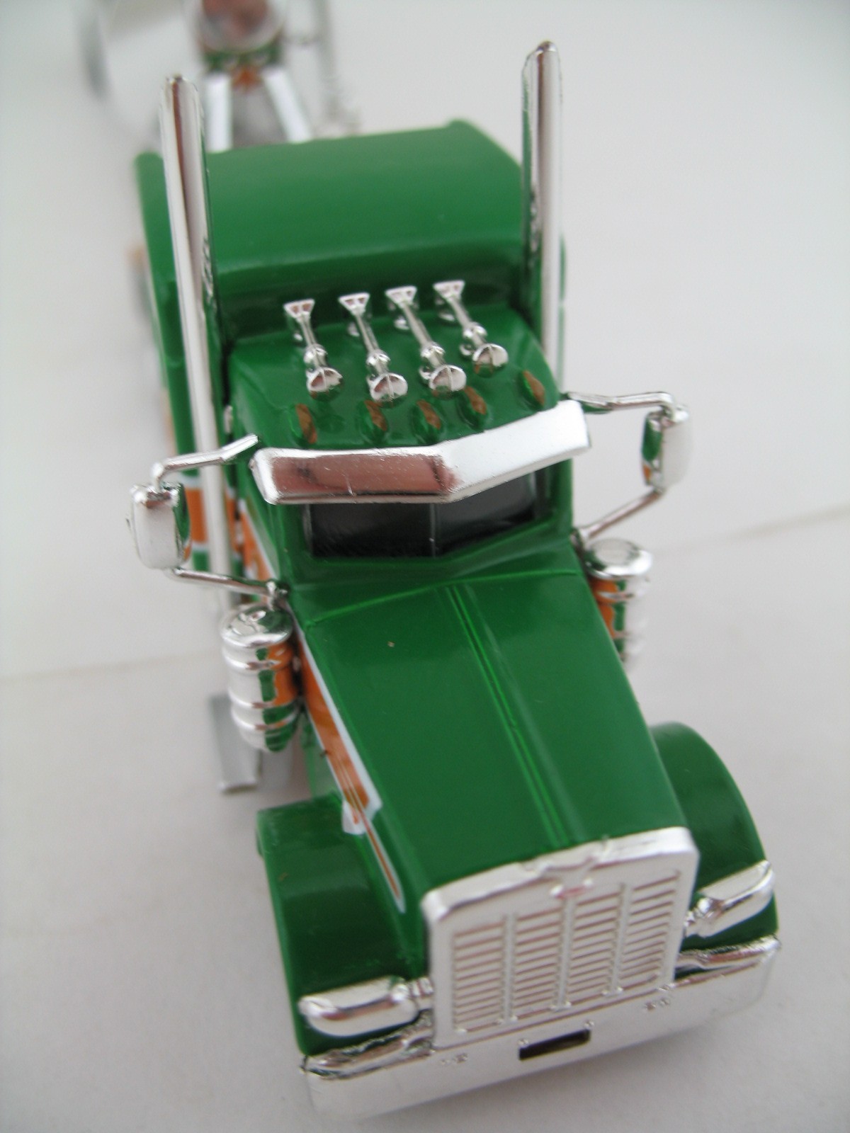 Trucks N’ Stuff HO Model Truck SPEC018: Peterbilt 389 SC w/ Pneumatic Tank Trlr