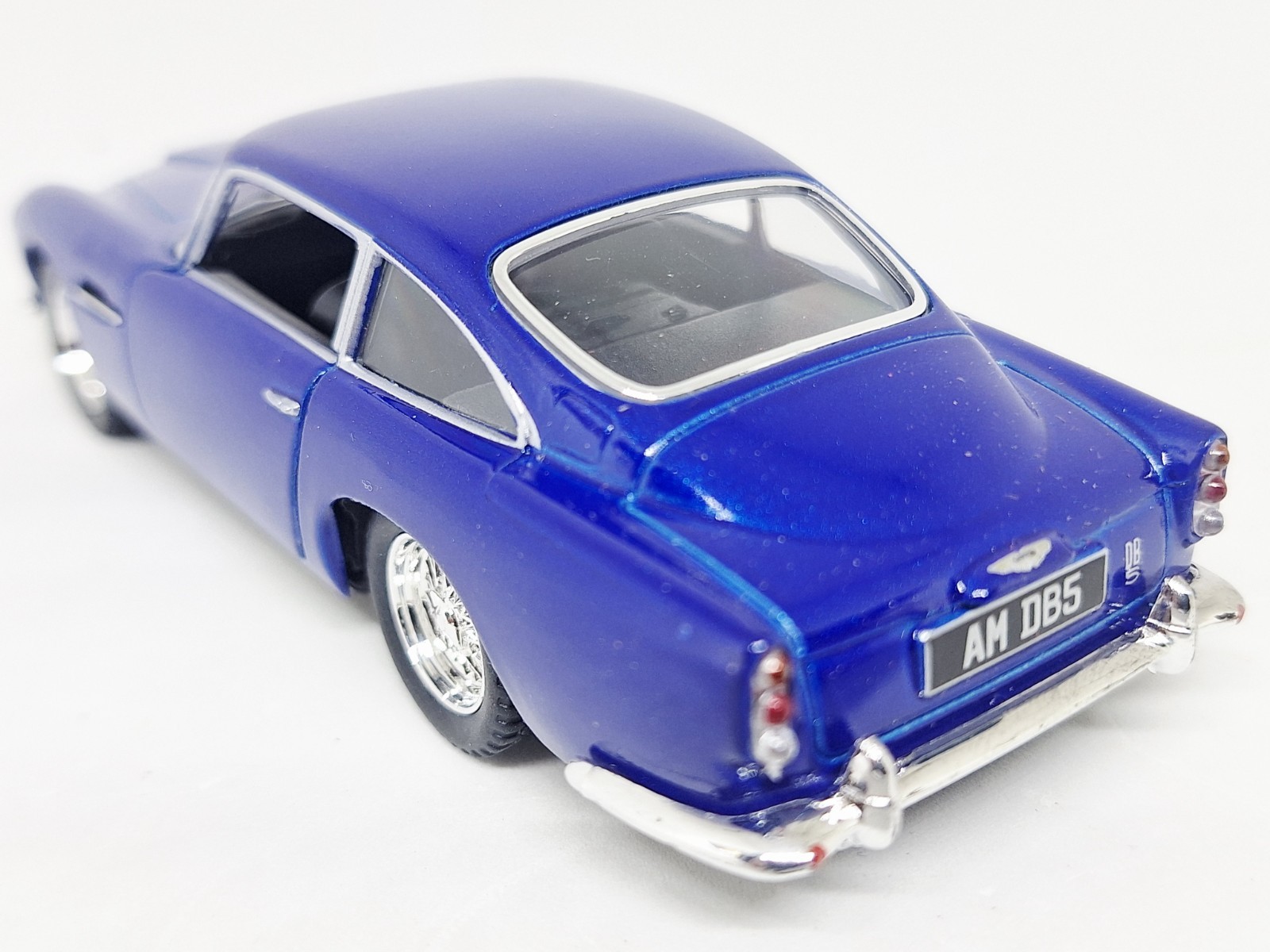 KiNSMART Aston Martin DB5 1963 Cobalt Blue Hardtop 1/38 O Scale Diecast Car