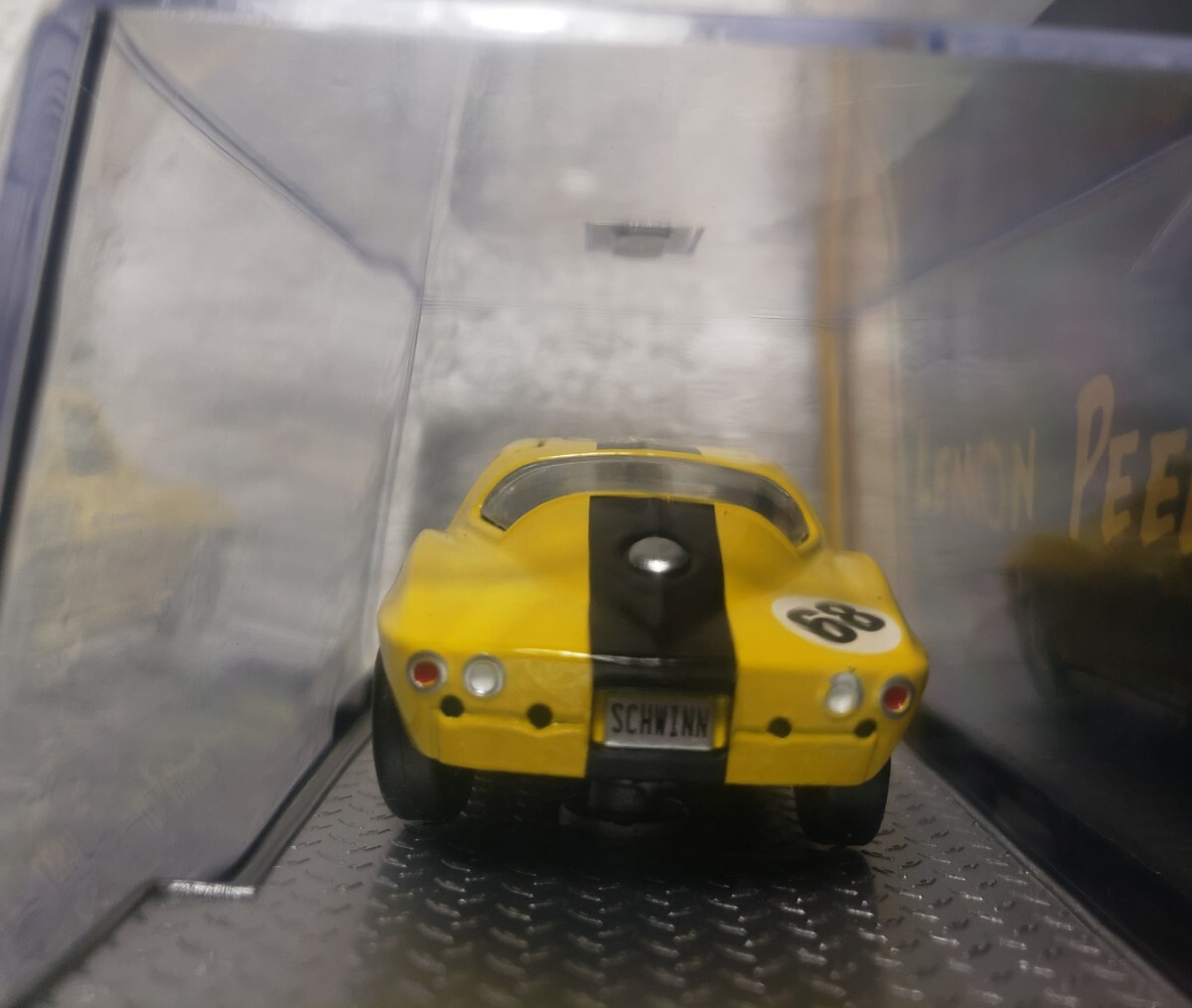 1:64 1966 CHEVROLET STING RAY CORVETTE 427 ENGINE OUT OF PRODUCTION SEALED NEW!!