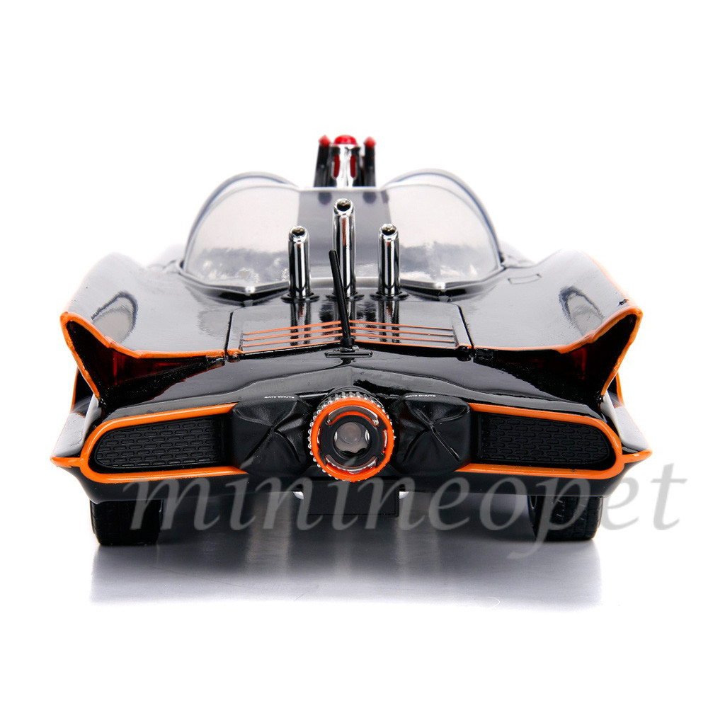 JADA 98625 TV SERIES 1966 CLASSIC BATMOBILE 1/18 w LIGHT & BATMAN ROBIN FIGURES