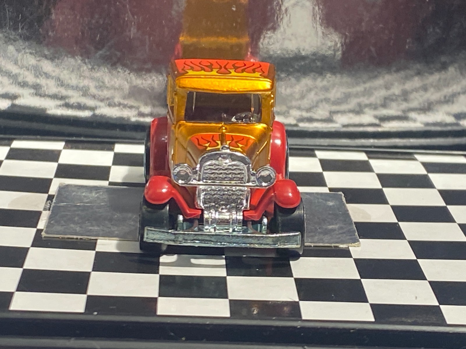 1/64 1929 FORD MODEL A CUSTOM PICKUP HOT ROD GOLD AND RED M30