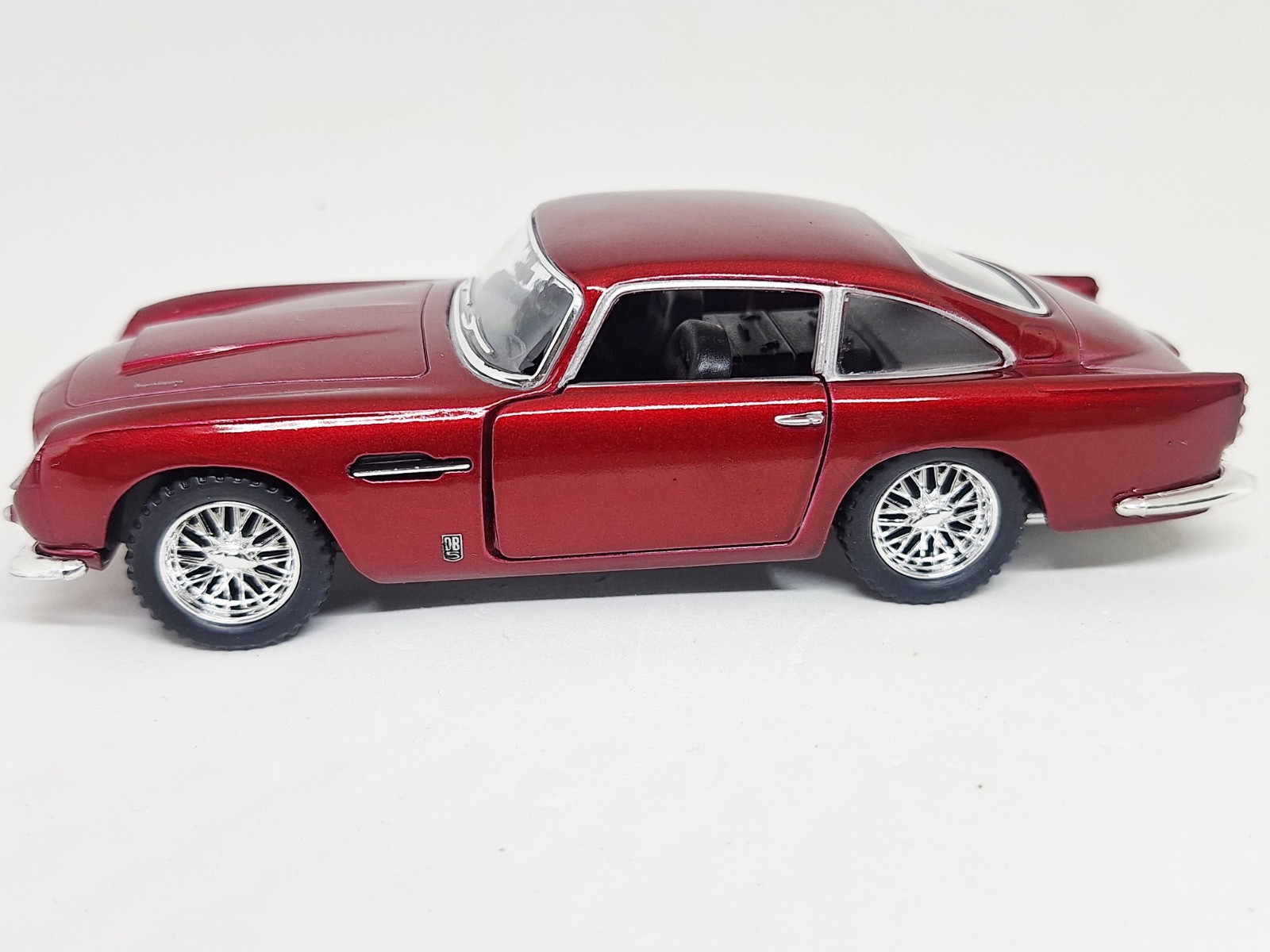 KiNSMART Aston Martin DB5 1963 Candy Apple Red Hardtop 1/38 O Scale Diecast Car