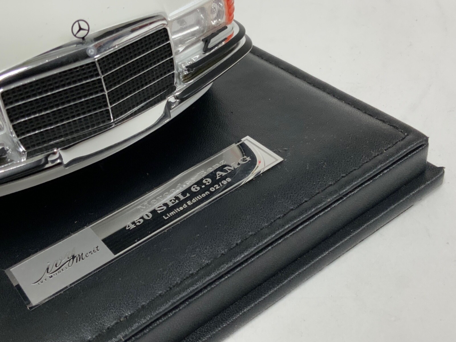 1/18 Ivy Models Mercedes Benz 450 SEL AMG 1972 W116 in White leather base 50 pcs