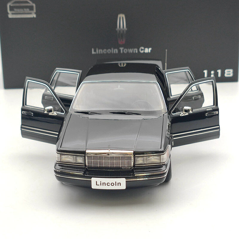 1/18 Towncar V8 1993-1995 Super Diecast model (Leather seat)