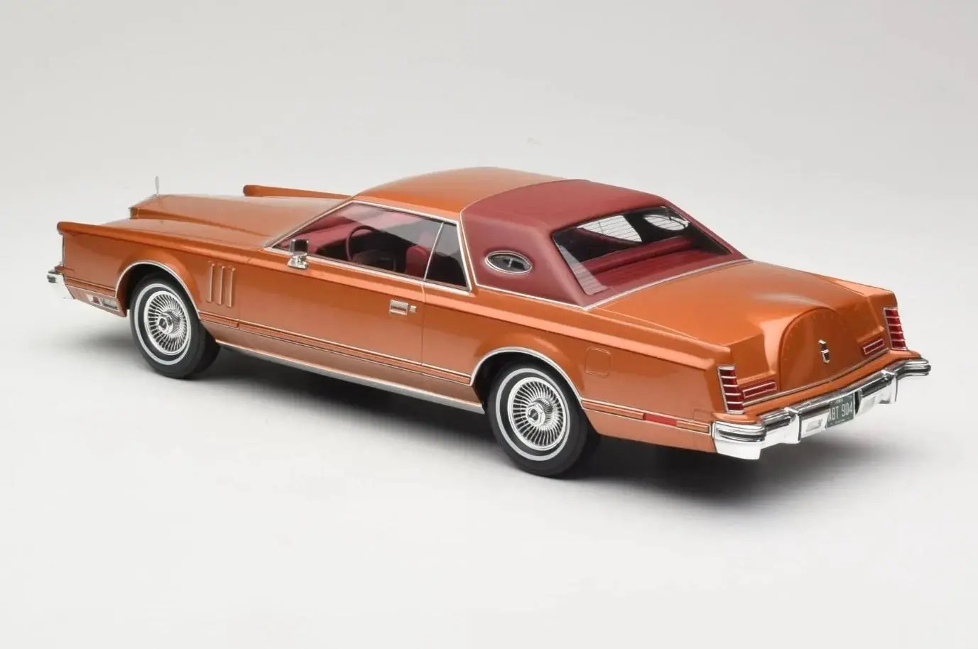 1978 Lincoln Continental Mark V Copper in 1:18 scale by MCG