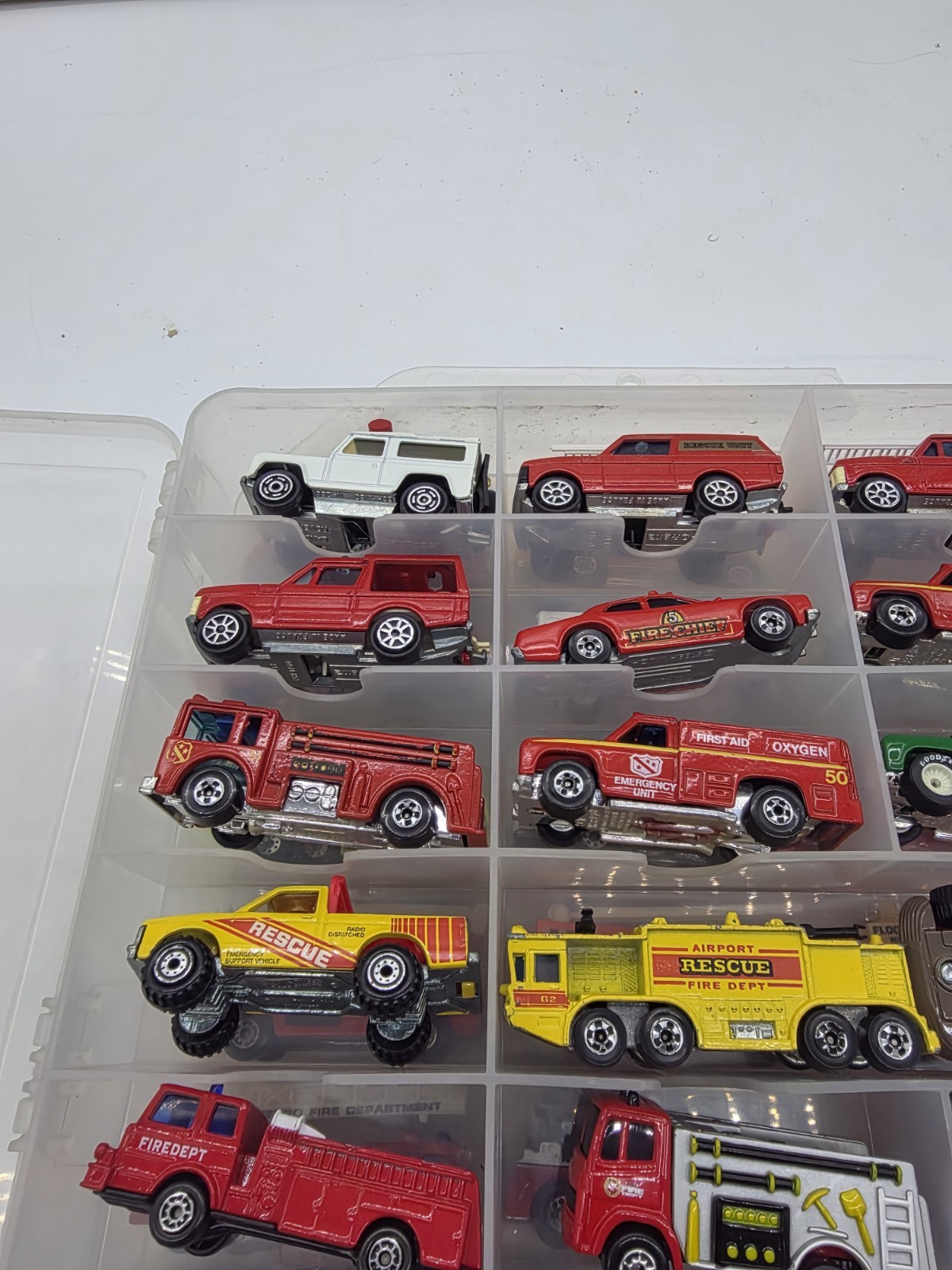 Mix – LOT of 48 – Fire Trucks, Ambulance & Emergency Vehicles