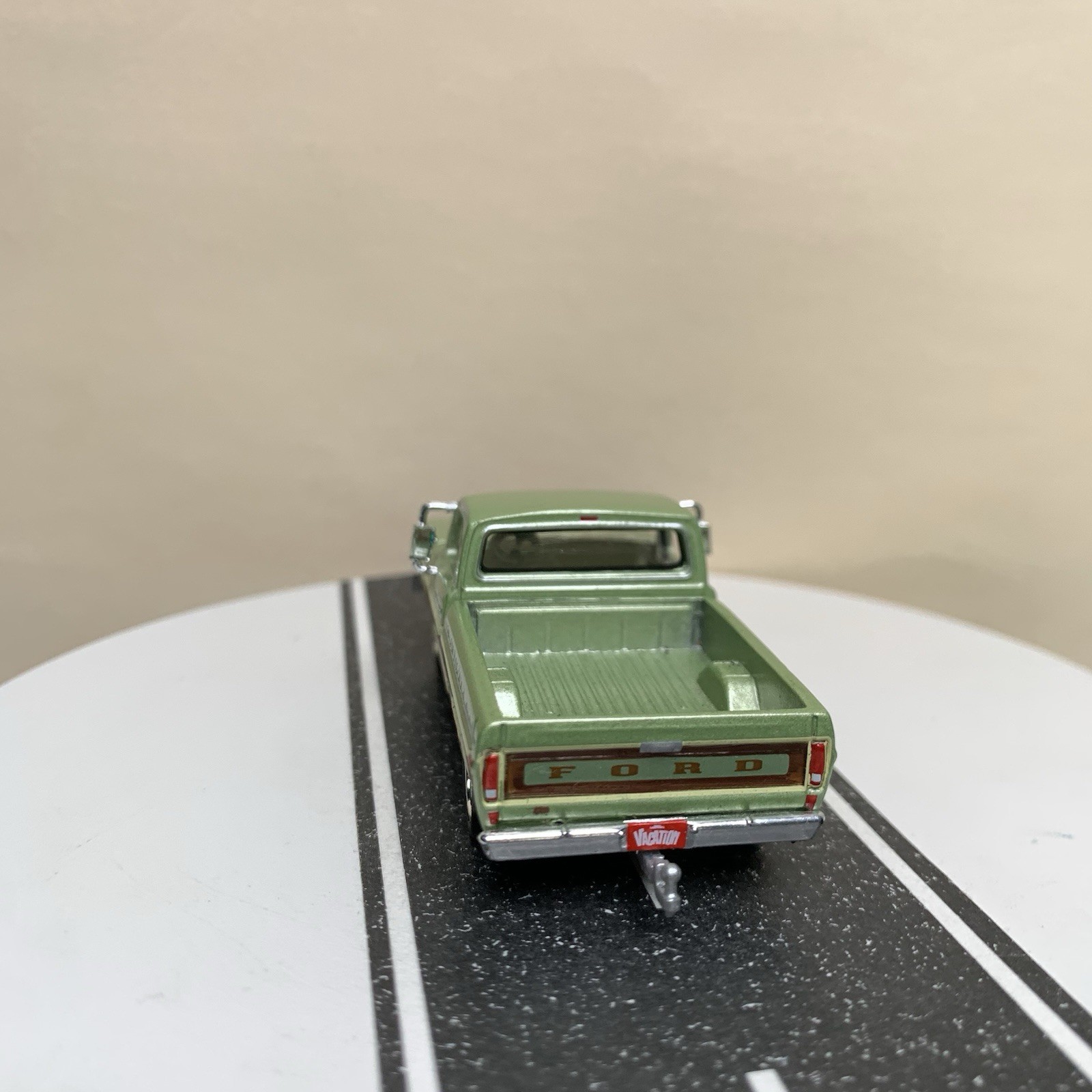 Greenlight 1972 Ford F-100 Pickup Truck Green w/Wood Panel Detail 1:64 NM