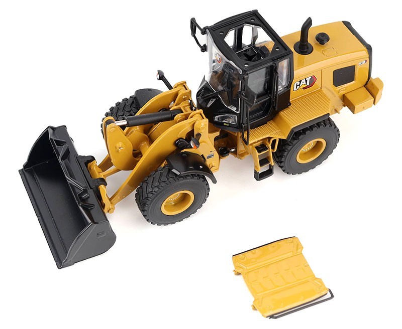 Diecast Masters Caterpillar Cat 930 Wheel Loader 85779 1:50