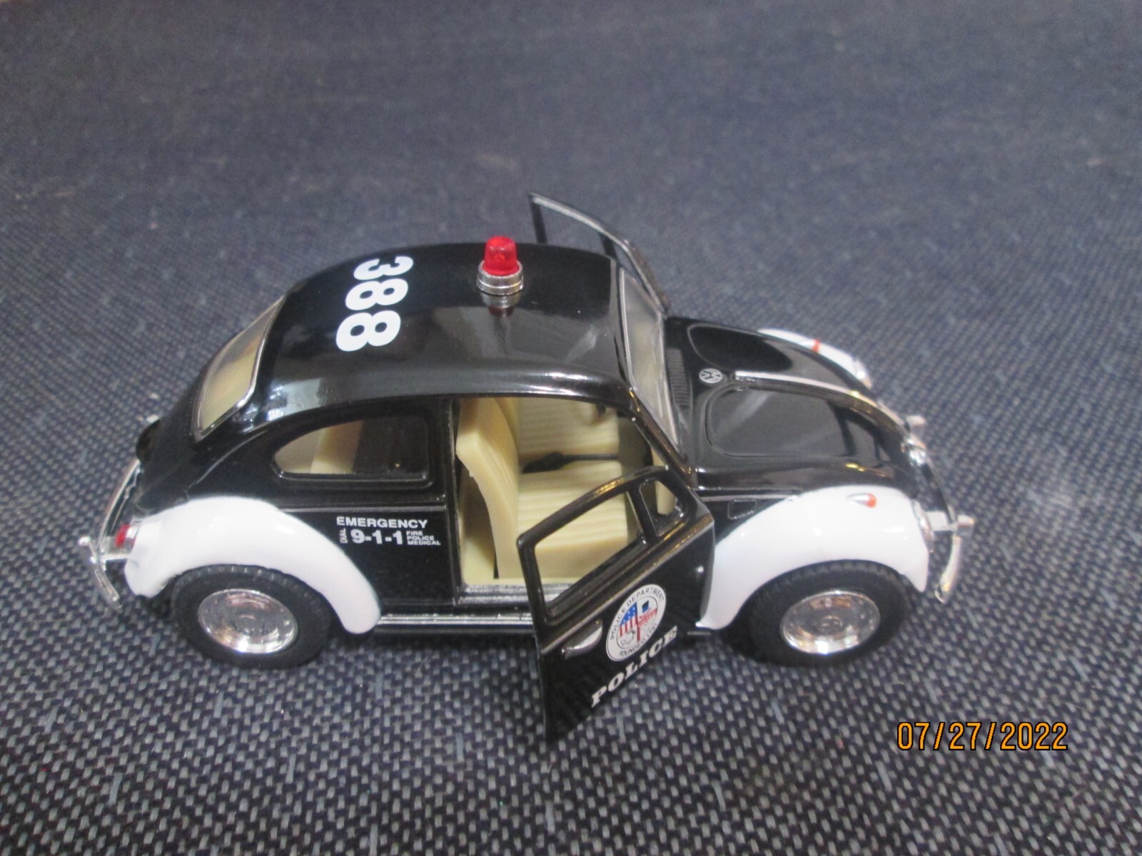 Set Of 3 Kintoy Die Cast Volkswagen Beetle 1967 Cars (2 Happy Flower 1 Police)