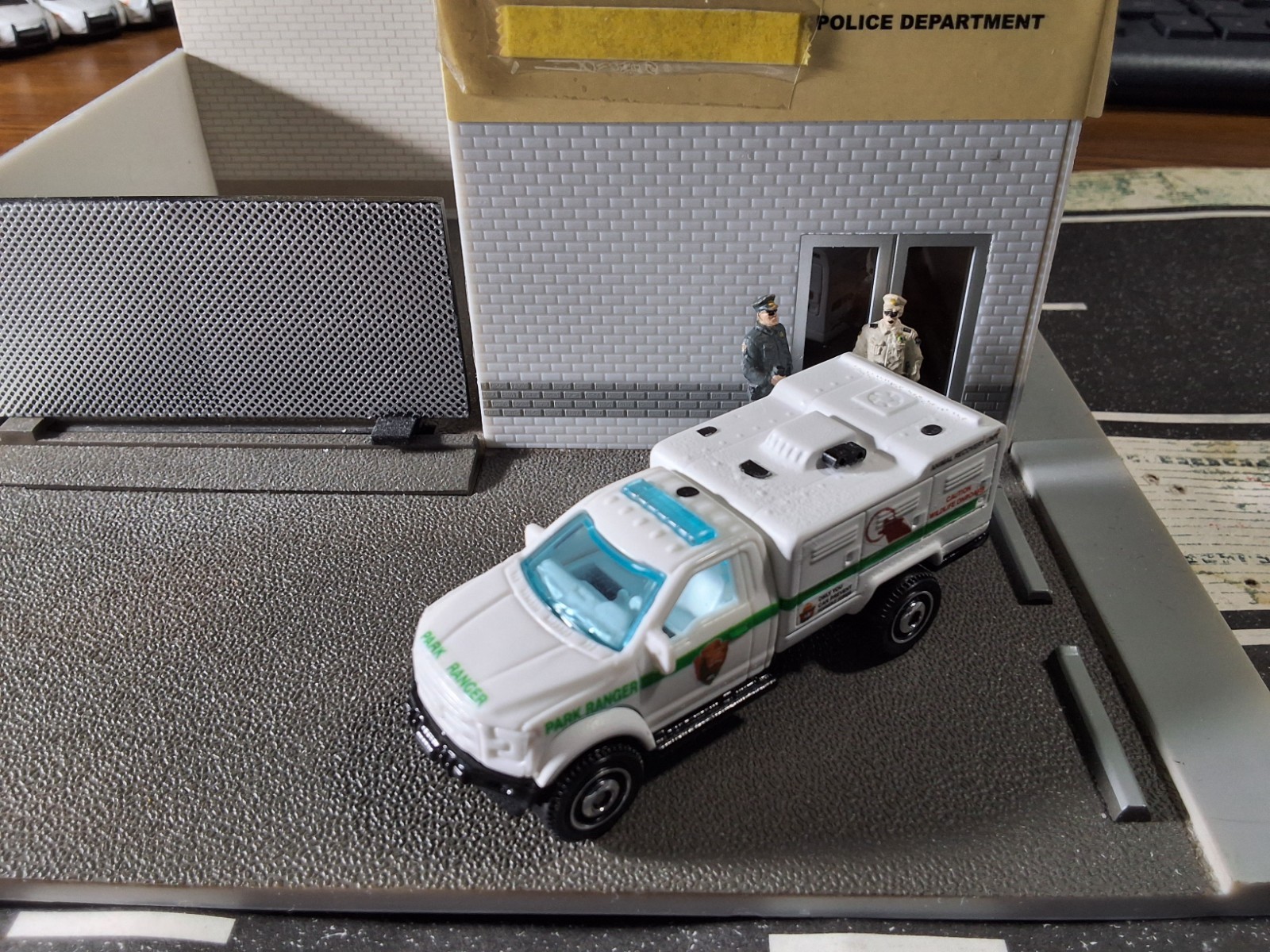Matchbox Police CUSTOM FORD F-150 U.S. PARK RANGER ANIMAL RECOVEREY unit