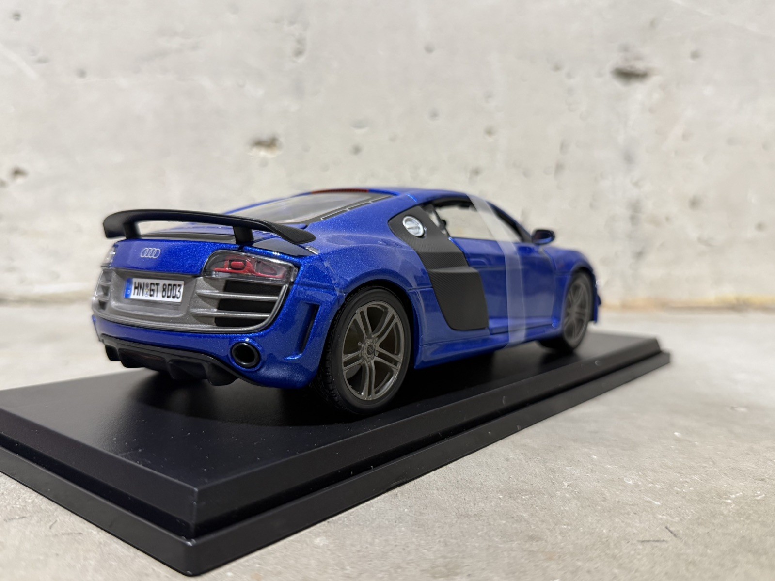 Audi R8 GT 1:18 Maisto Special Edition Diecast Model – Blue