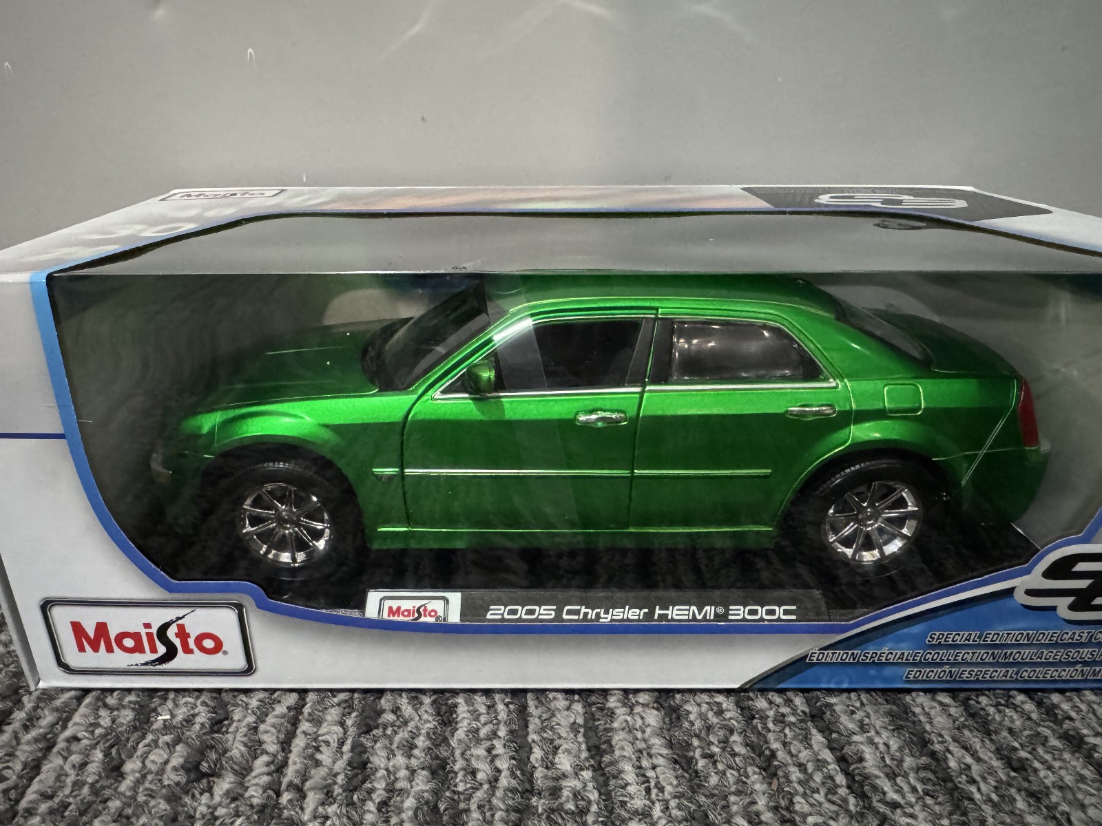 Maisto 1:18 Diecast Special Edition 2005 Chrysler HEMI 300C GREEN NEW IN BOX