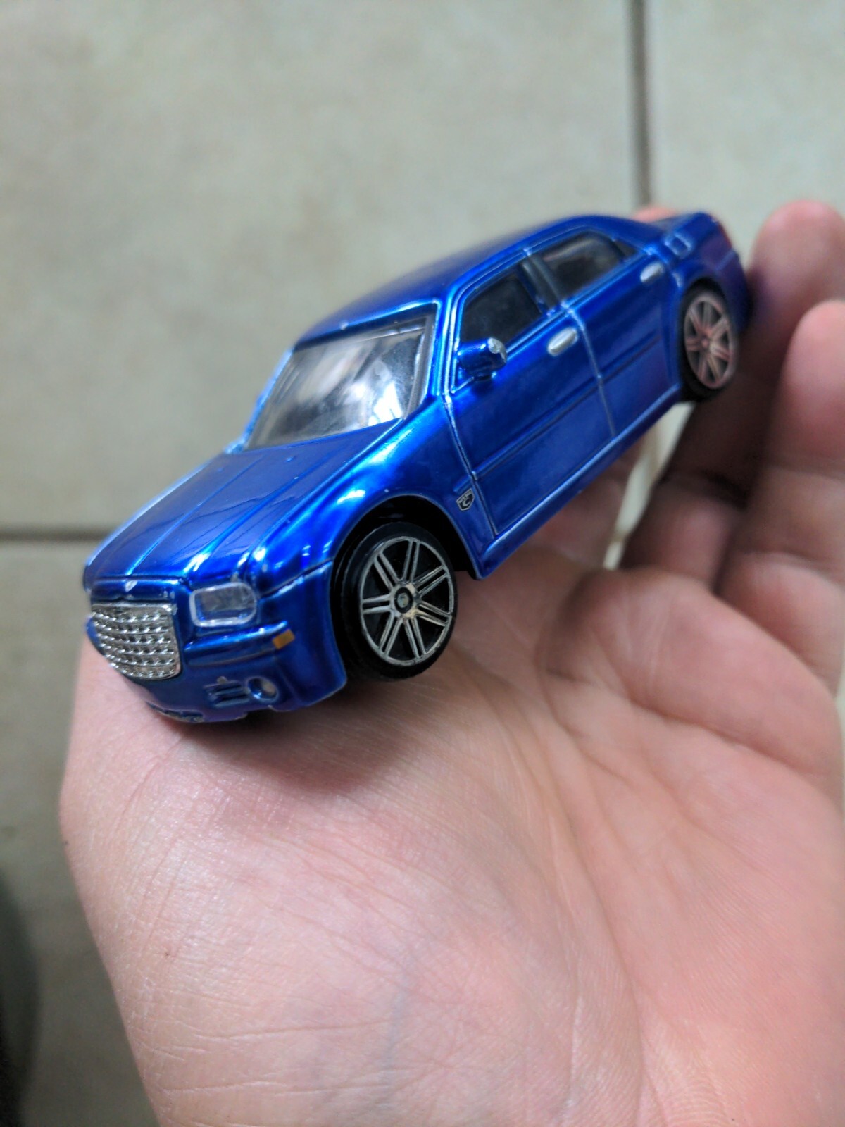 HTF Maisto 2005 Chrysler 300C Hemi 1:43 Scale DieCast Car Playerz Blue Chrome
