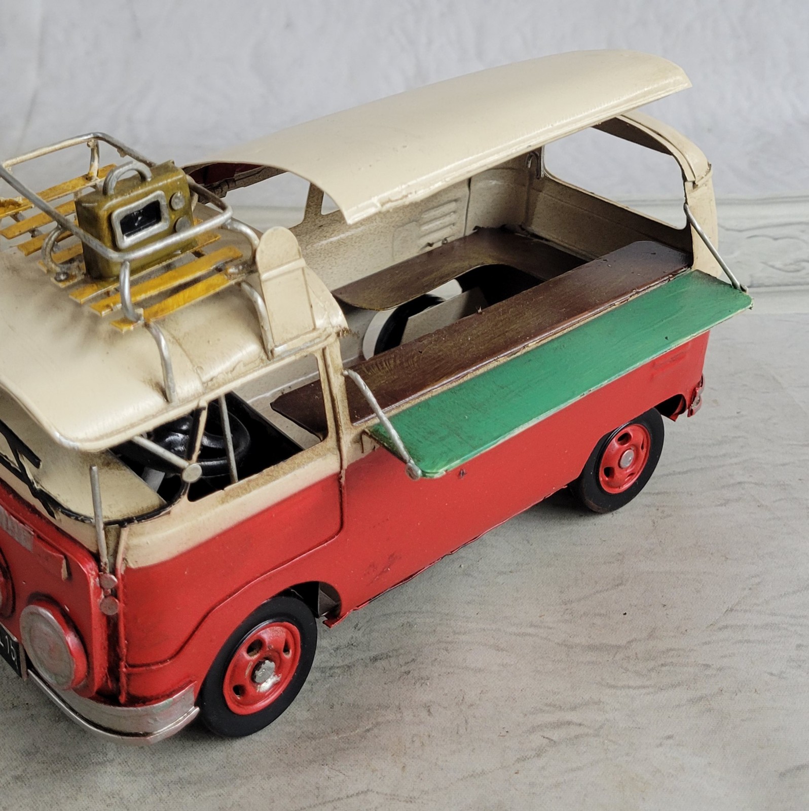 Decorative Min Bus With Silver Brief Case Home/Office/Cabin Decoration Figurine