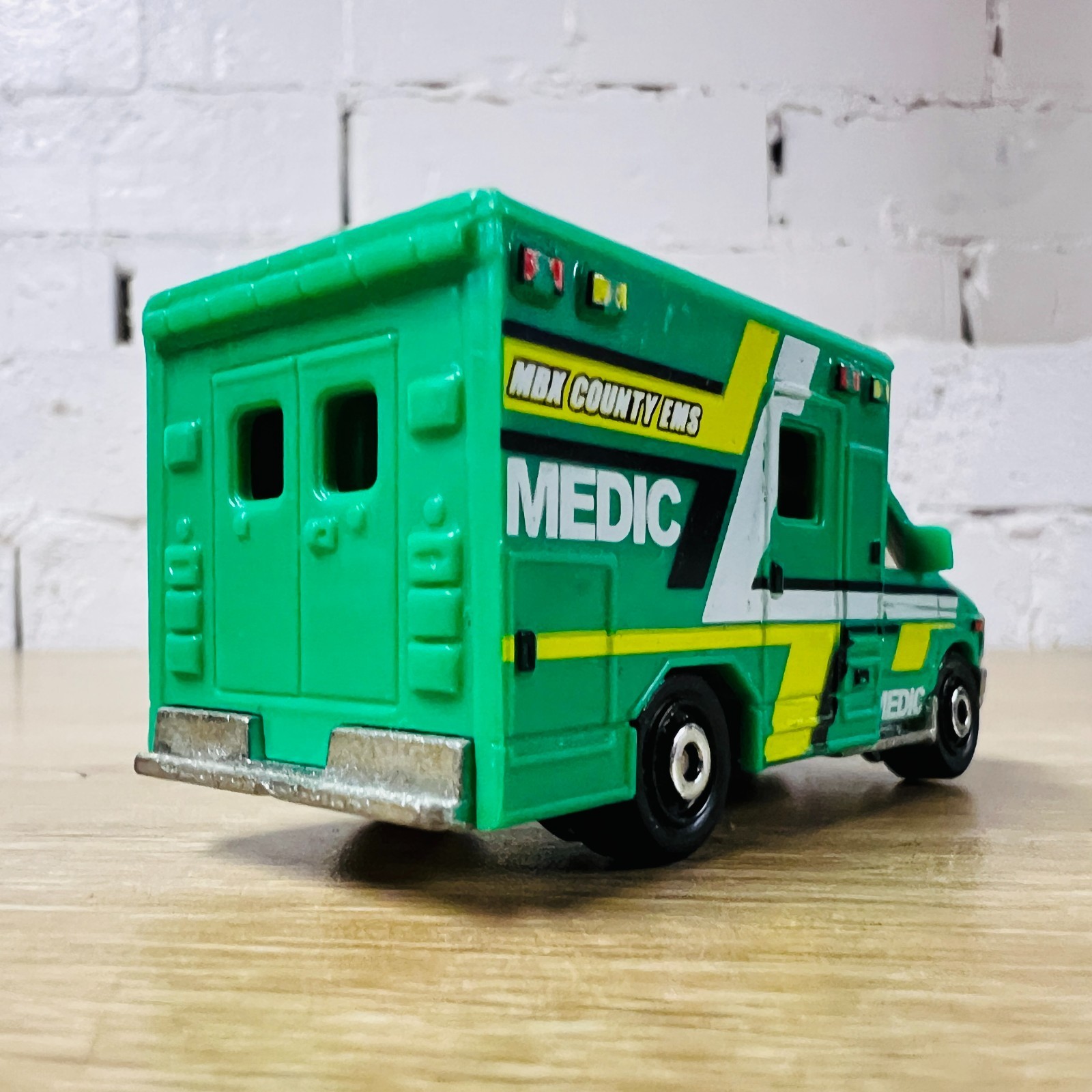 Ford E350 Ambulance 2009 Green Yellow White Medic MB944 Heroic Rescue 2016