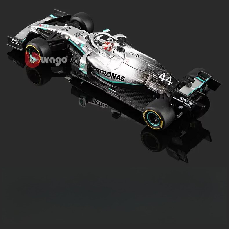 BBurago 1:43 MERCEDES AMG F1 W10 EQ POWER+ #44 Lewis Hamilton Helmet Edition