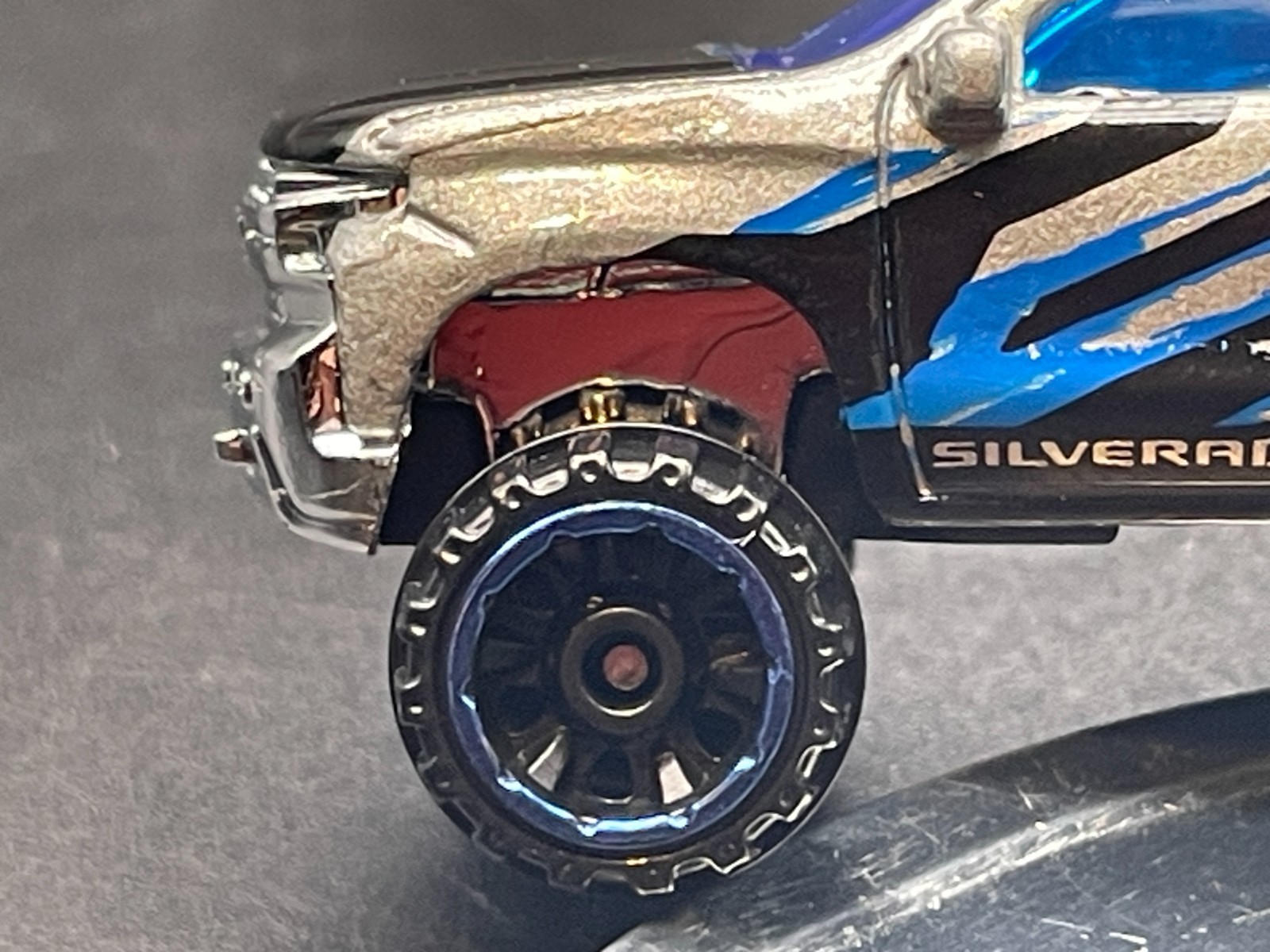 HOT WHEELS ’19 CHEVY SILVERADO TRAIL BOSS LT SILVER KMART EXCLUSIVE COLOR LOOSE