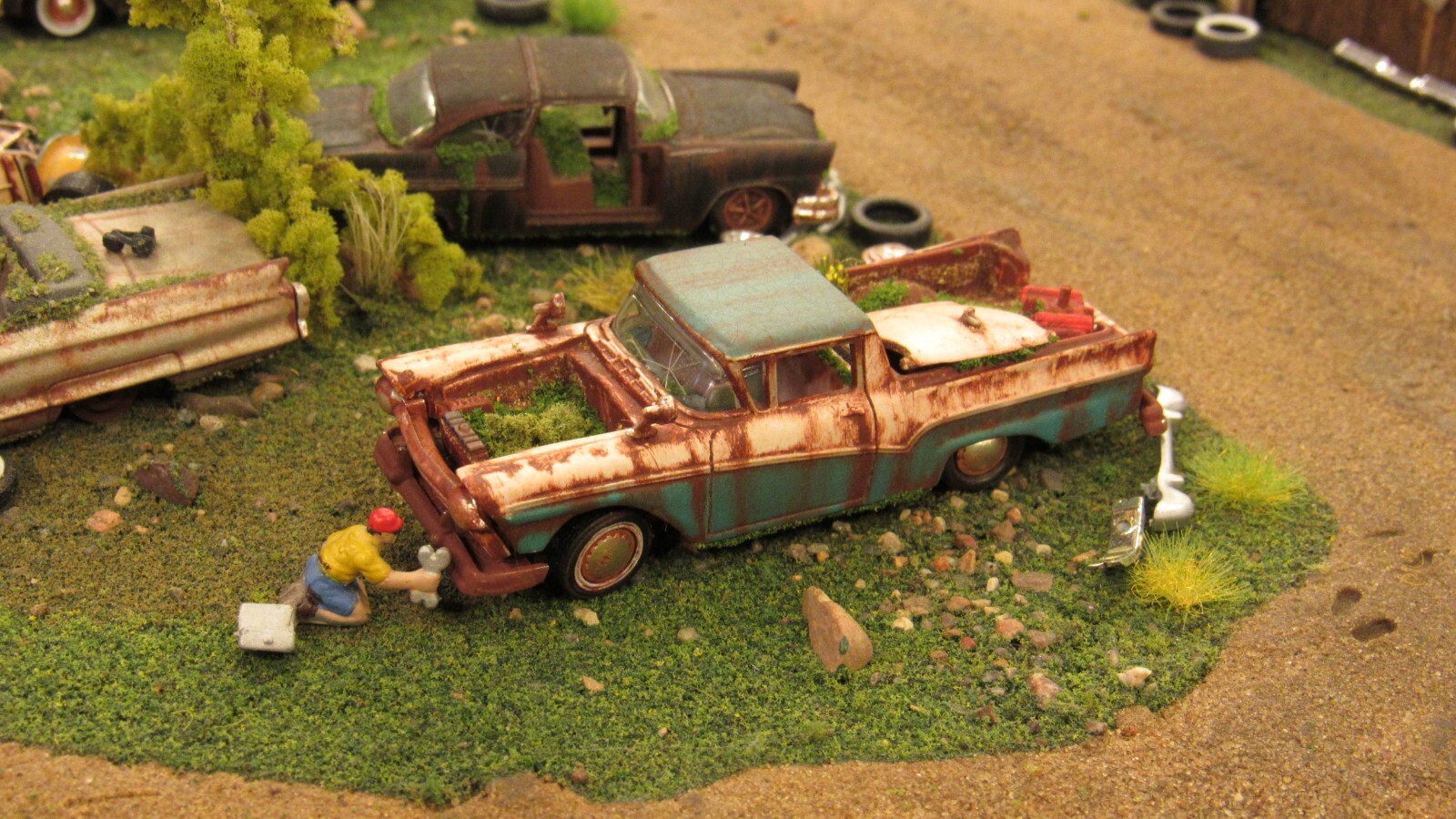 CUSTOM BUILT WEATHERED RUSTY JUNK PARTS YARD 1957 FORD RANCHERO CAR TRUCK 1:64/C